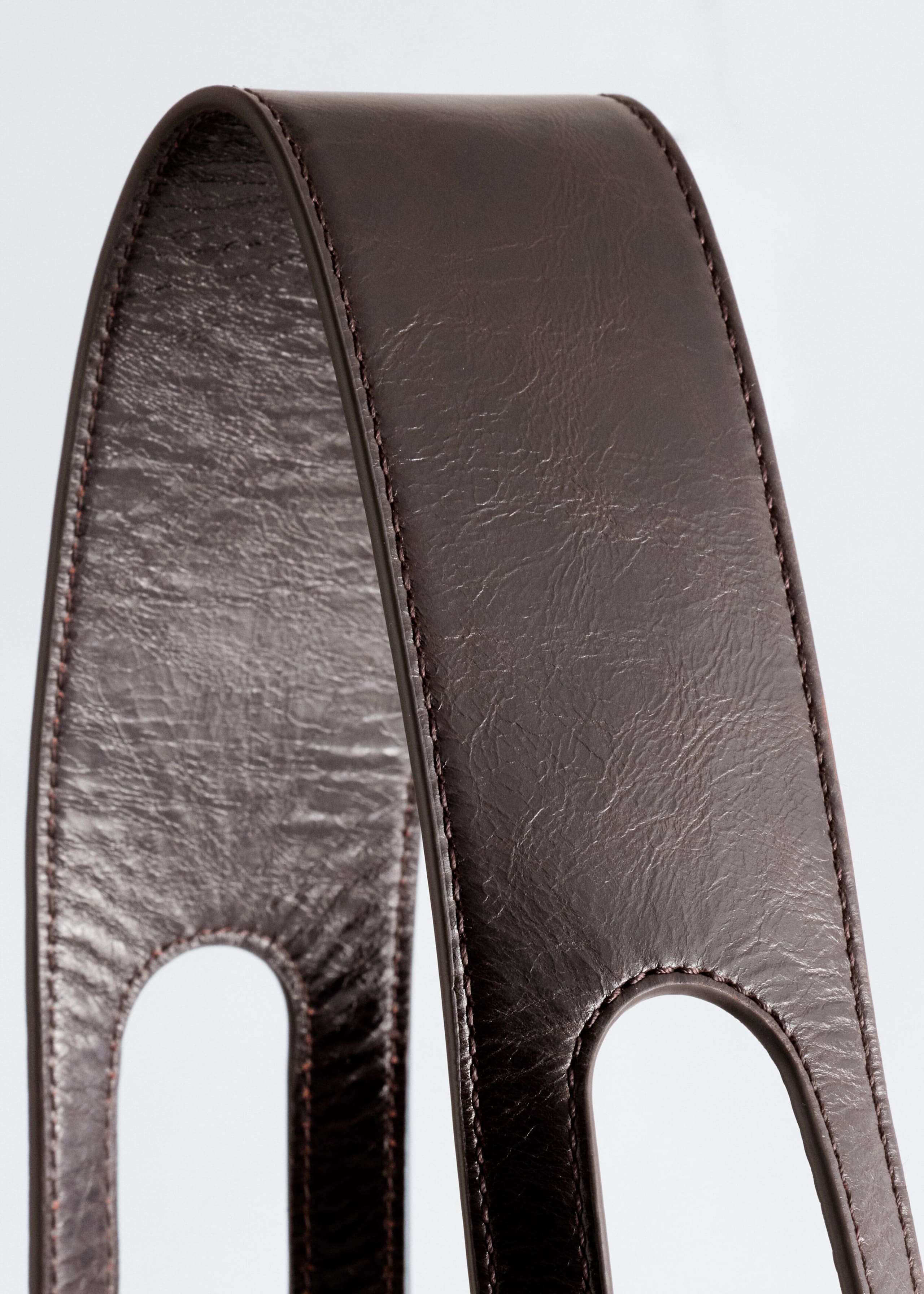 Borsa a spalla in pelle con profilo basso - {{variantName}} - Descrizione dettagliata