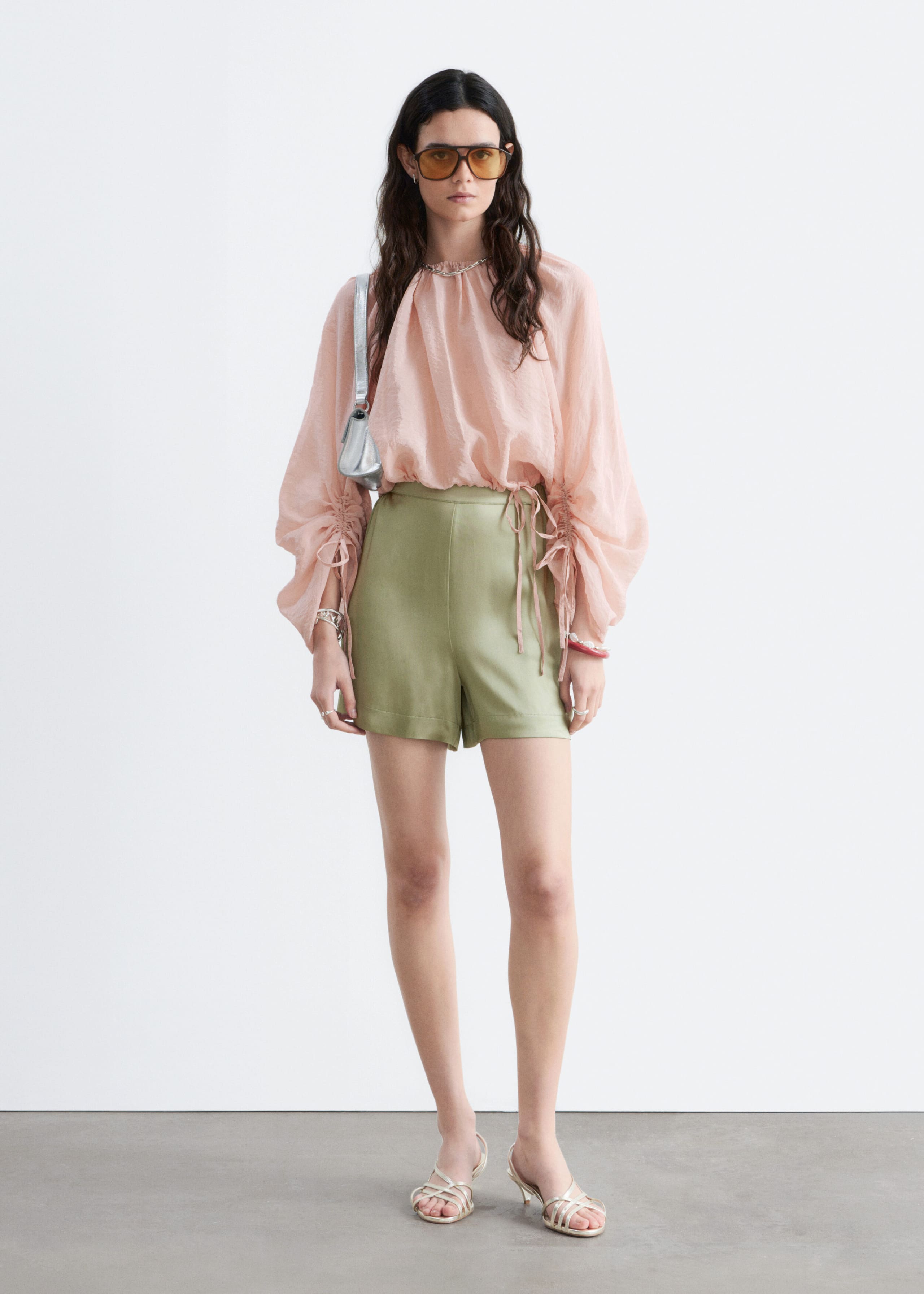 Dra-på-shorts i satin – Ljusgrön – lookbook