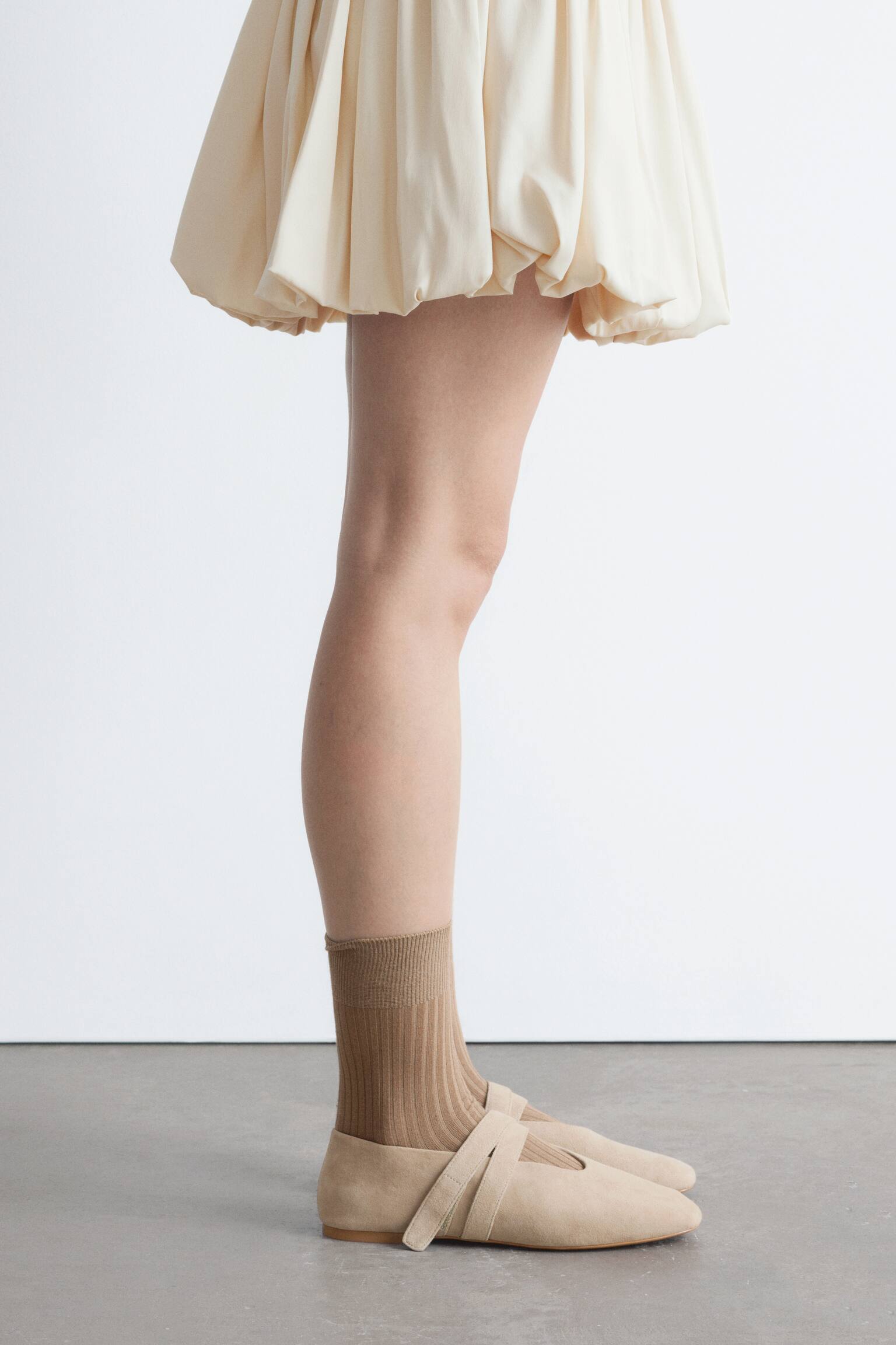 Cross-Strap Leather Ballet Flats - זמש בז'/Black Leather - 1