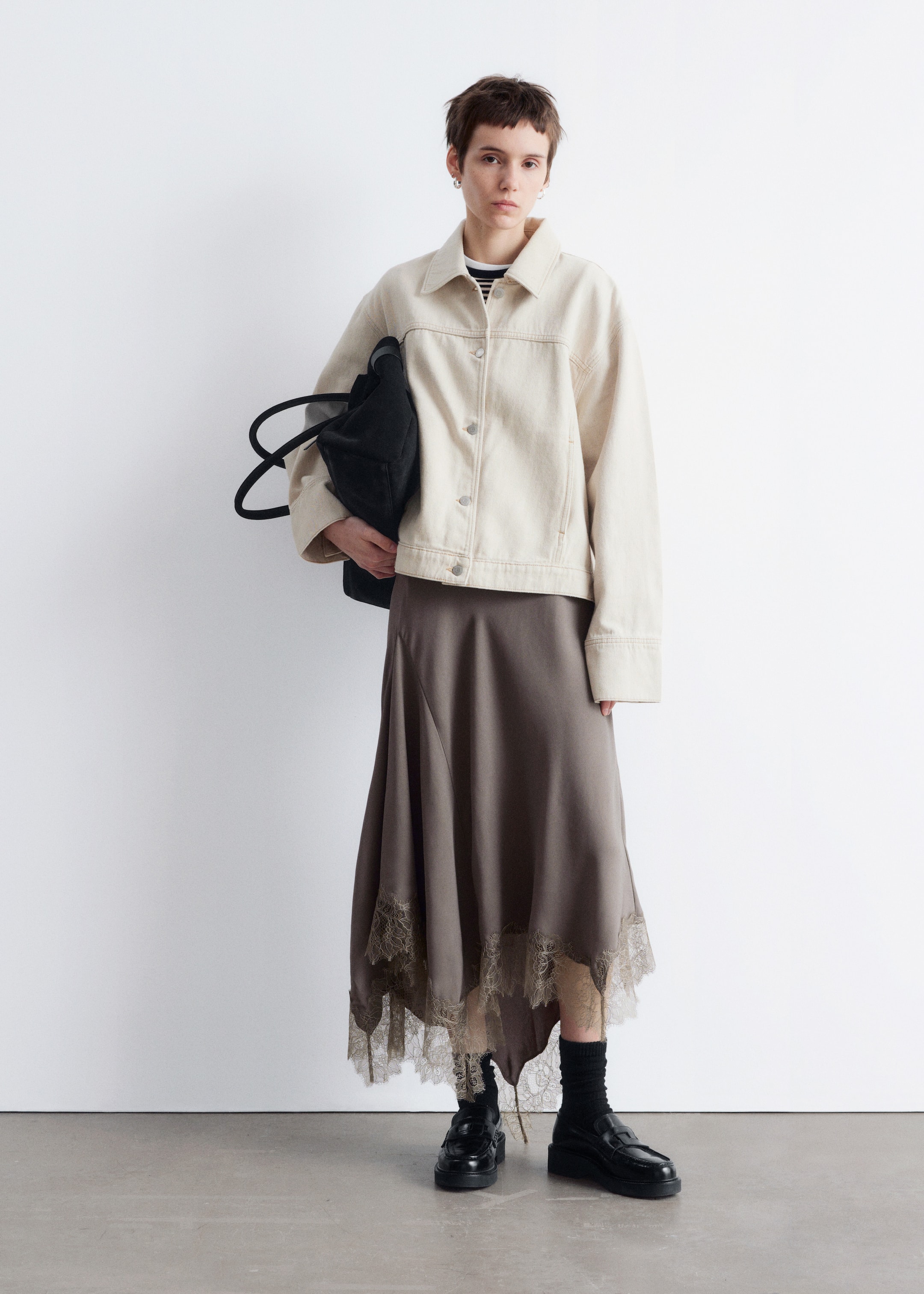Grotere afbeelding bekijken: Asymmetrische midi-rok met kant - Taupe - DAMES | H&M NL 1