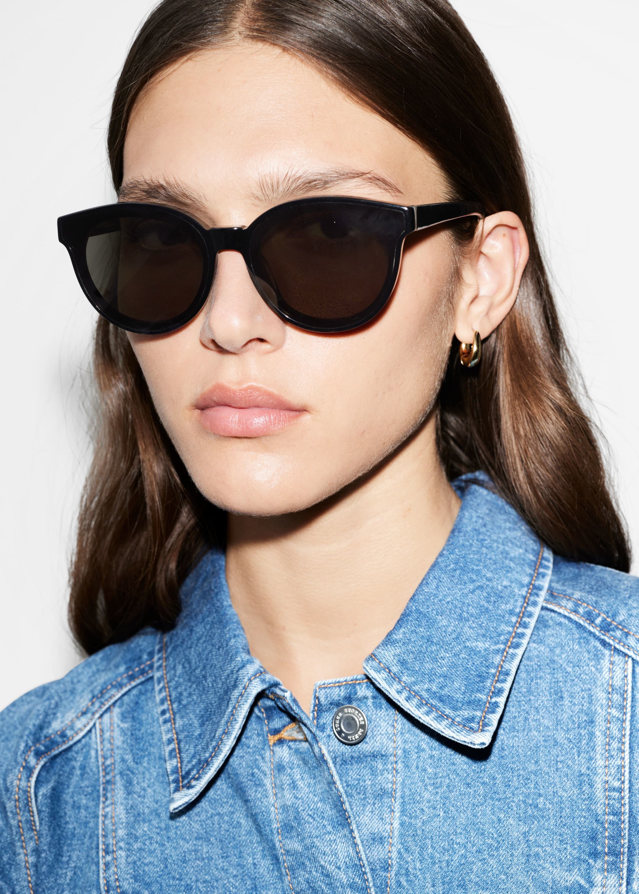 Visa större bild: Solglasögon i acetat med rundade bågar - Svart - DAM | H&M SE 1
