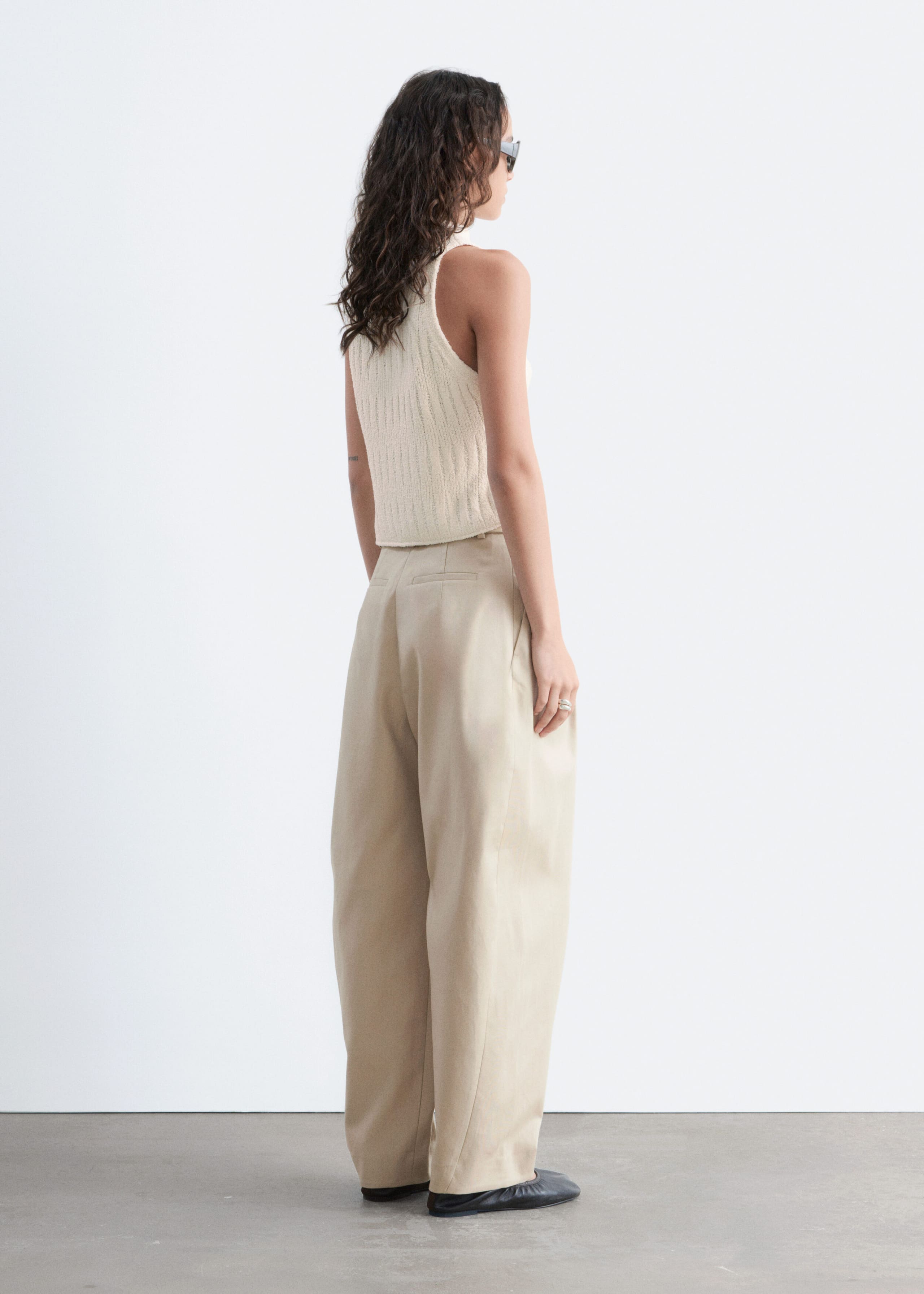 Broek met ronde pijpen - Lichtbeige - Lookbook