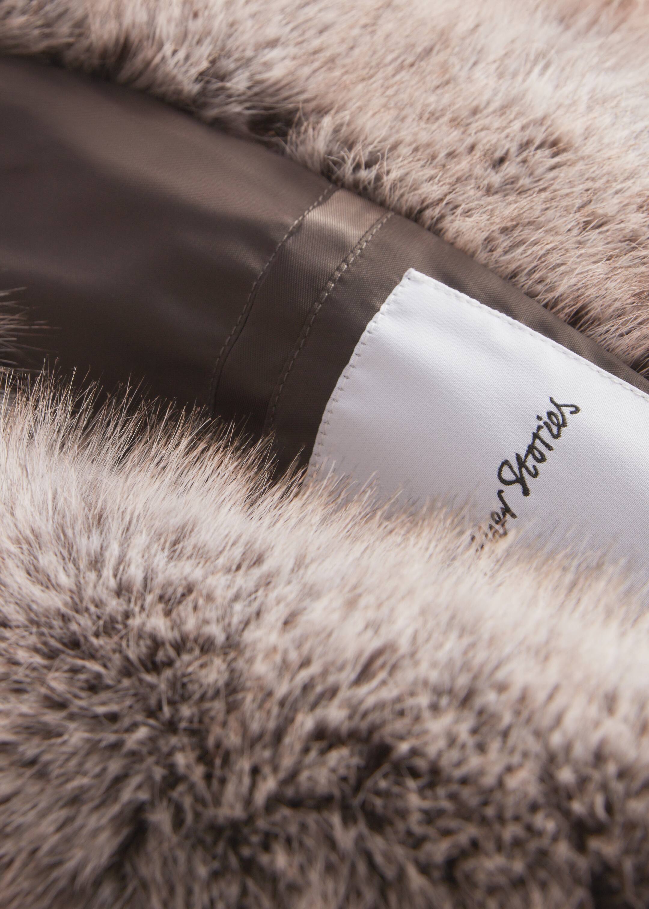 Größeres Bild anzeigen: Jacke aus Fellimitat mit Gürtel - Graubraun - Ladies | H&M AT 3