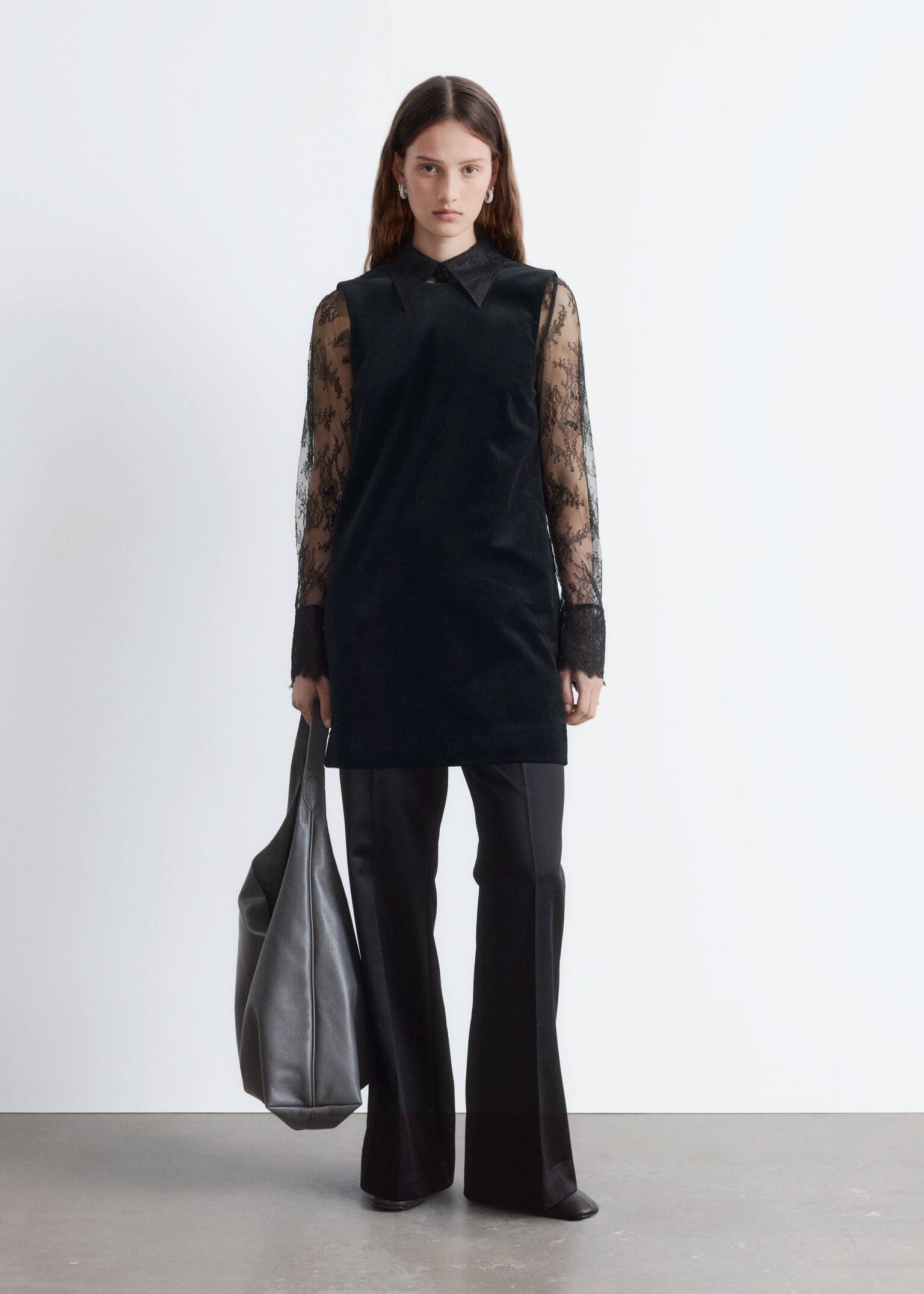 Minikjole i fløjl med åben ryg - Sort - 1