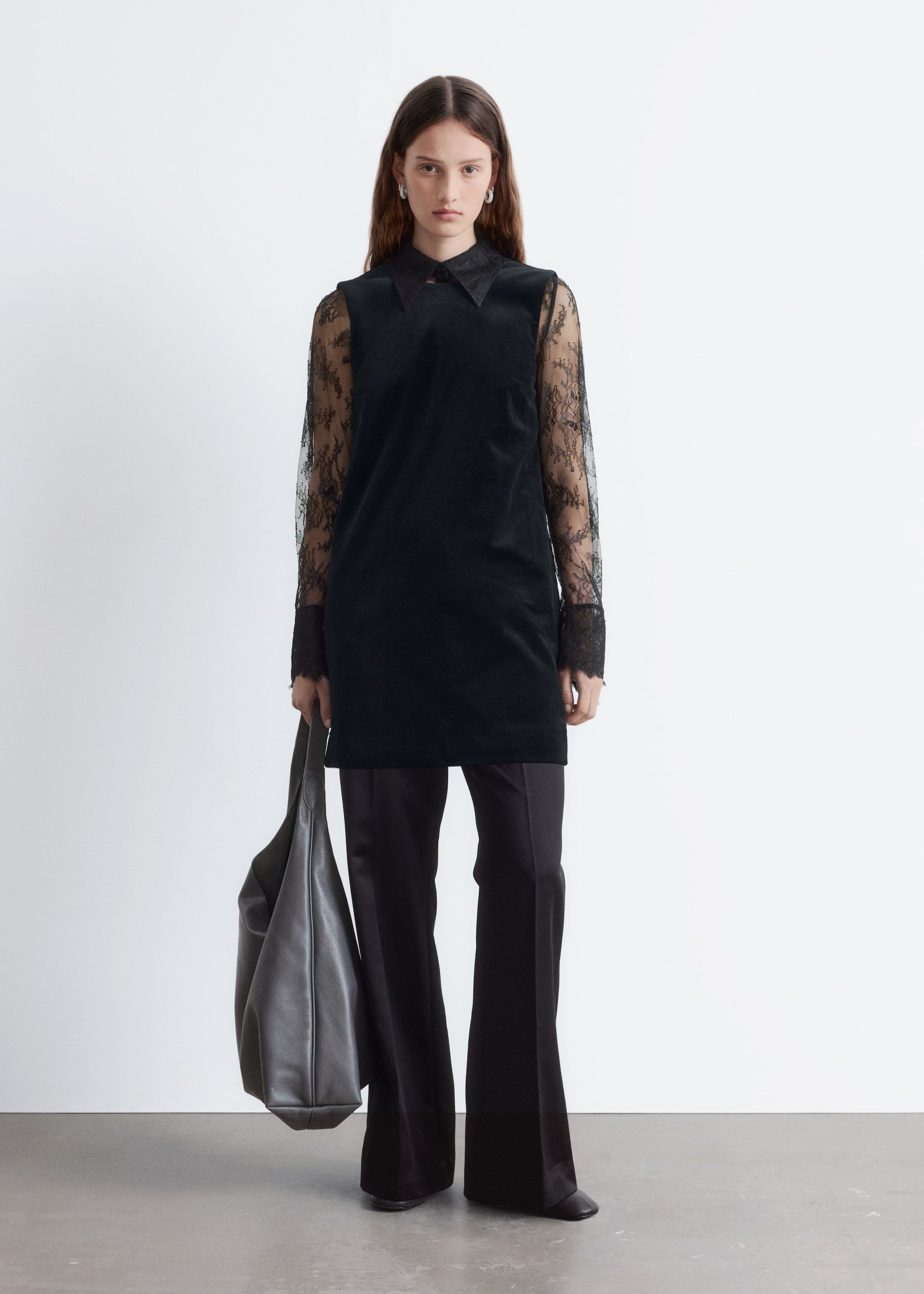 Grotere afbeelding bekijken: Fluwelen mini-jurk met open achterkant - Zwart | H&M BE 1