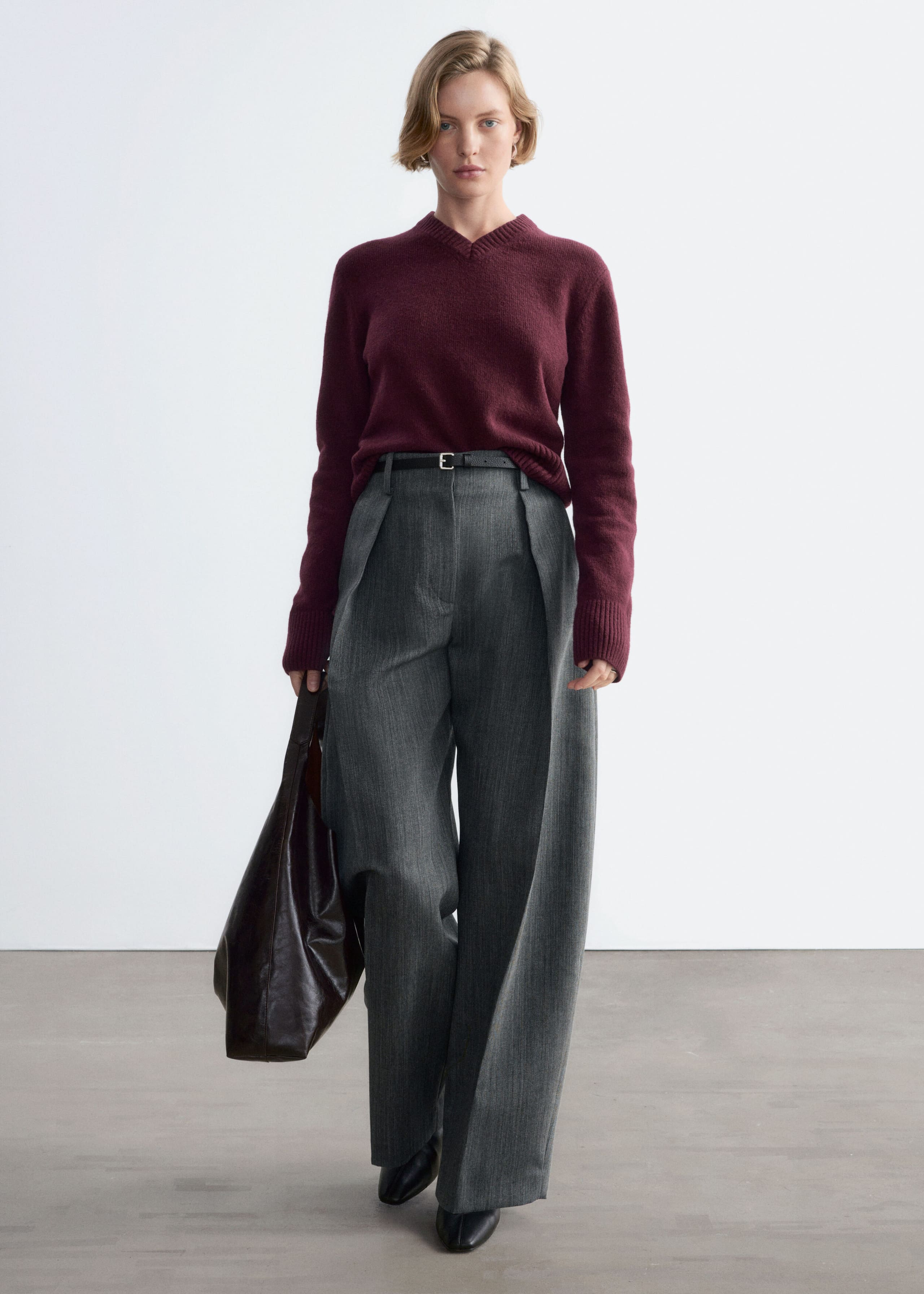 Pull à col en V côtelé - Rouge foncé - Lookbook