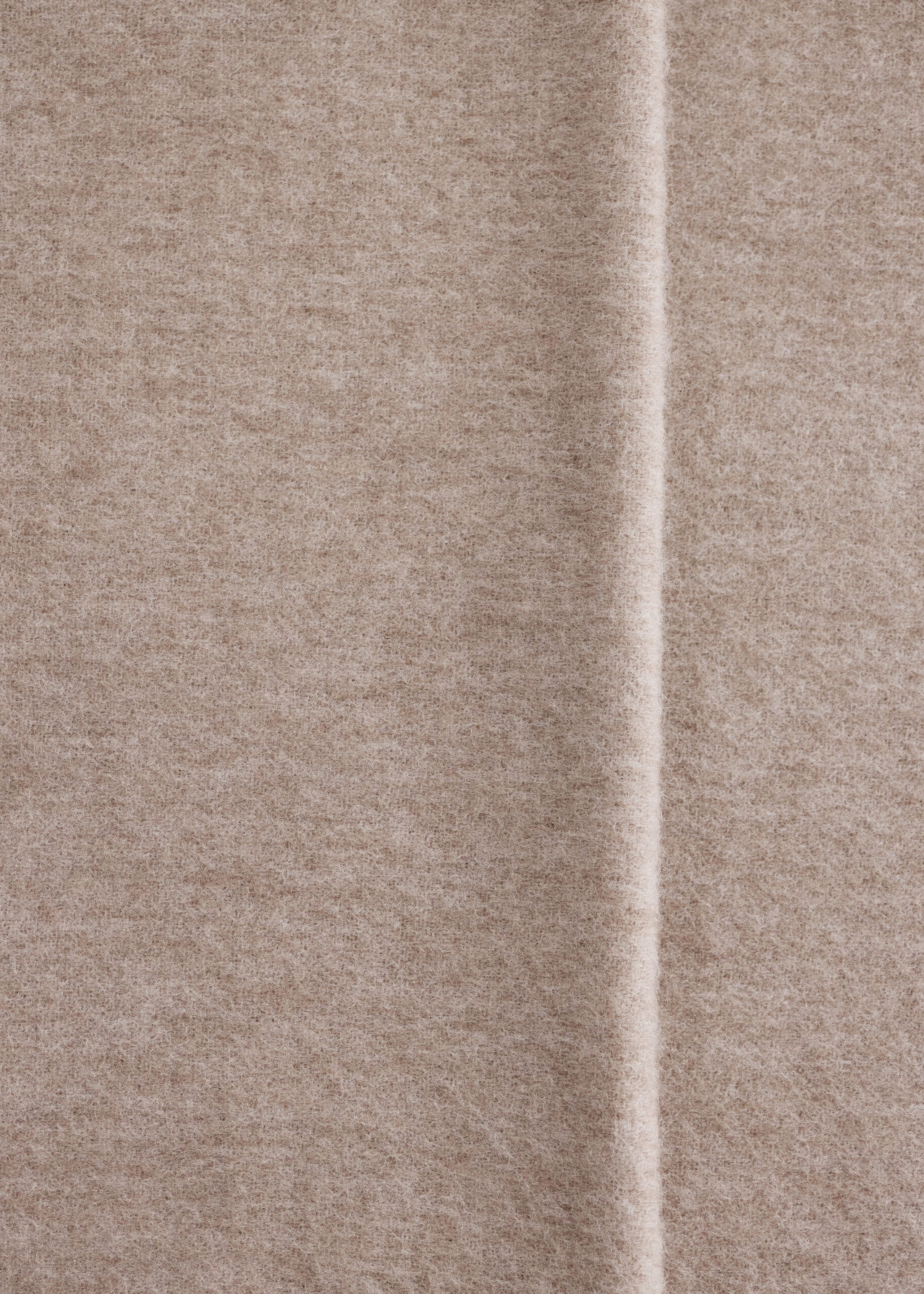 Deckenschal aus Wolle mit Fransen - {{variantName}} - Beschreibendes Detail