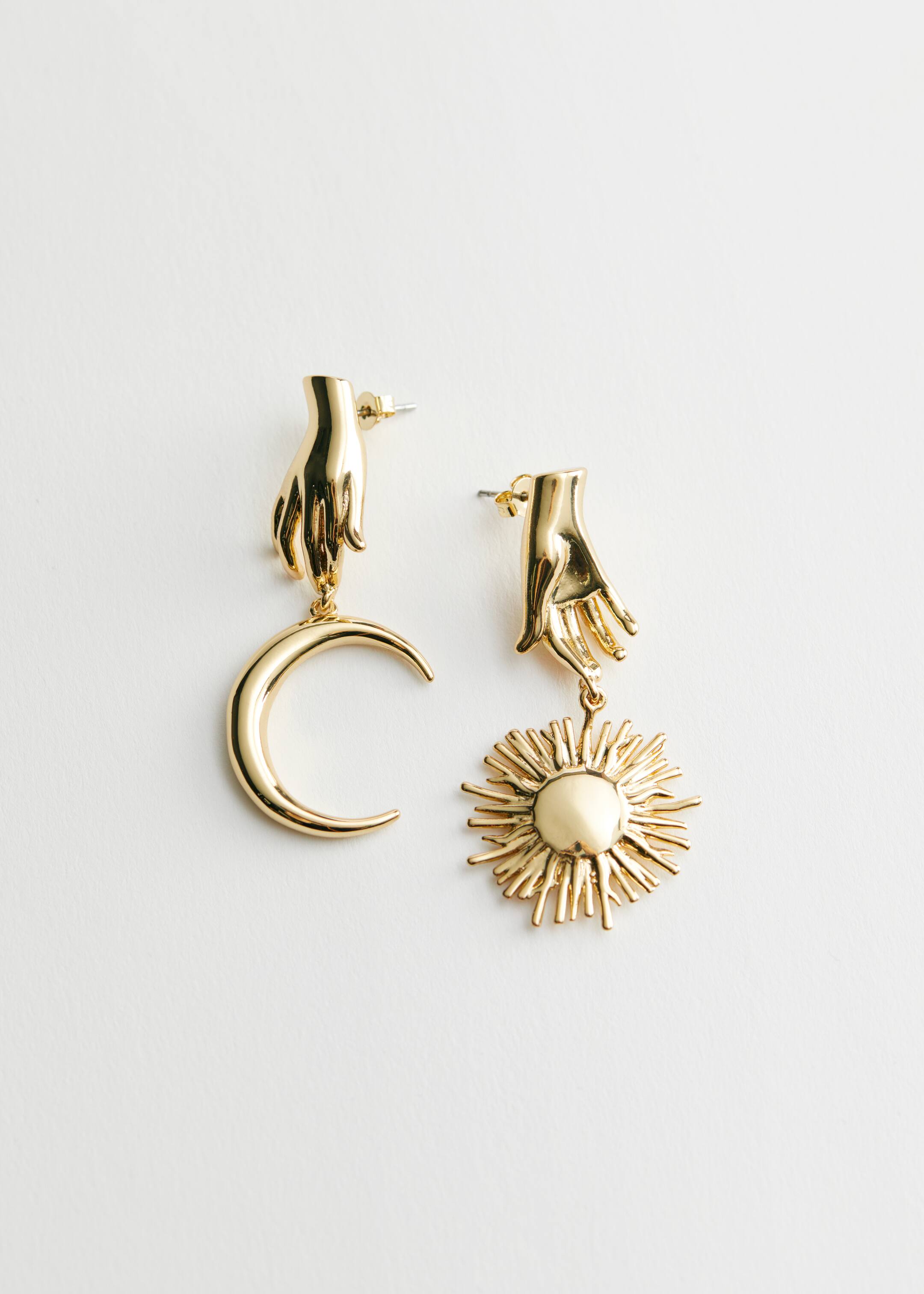 View larger image: Mismatch Sun Moon Pendant Earrings - Gold - Ladies | H&M GB 1