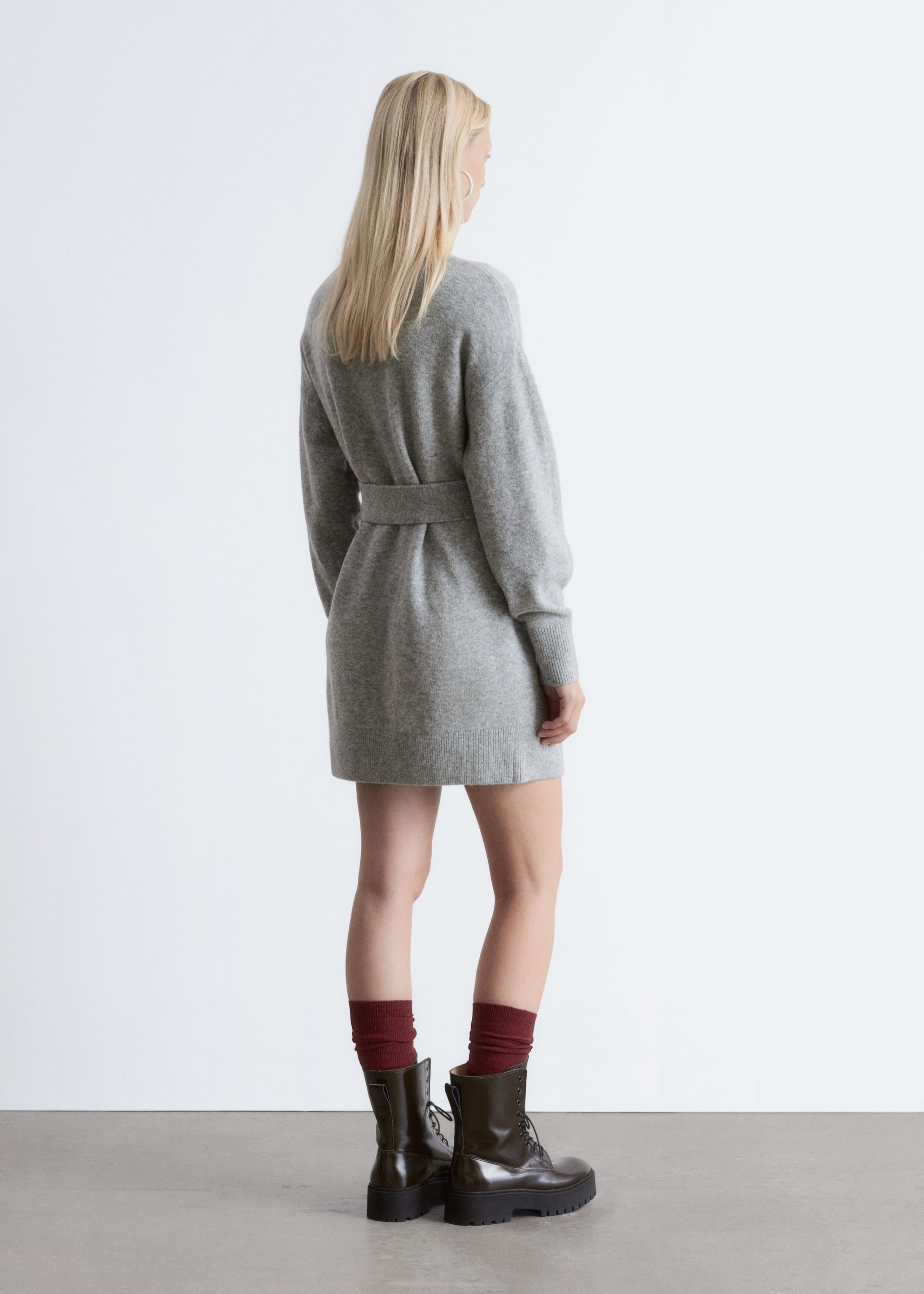 Mini abito in maglia con cintura - Nero - Lookbook