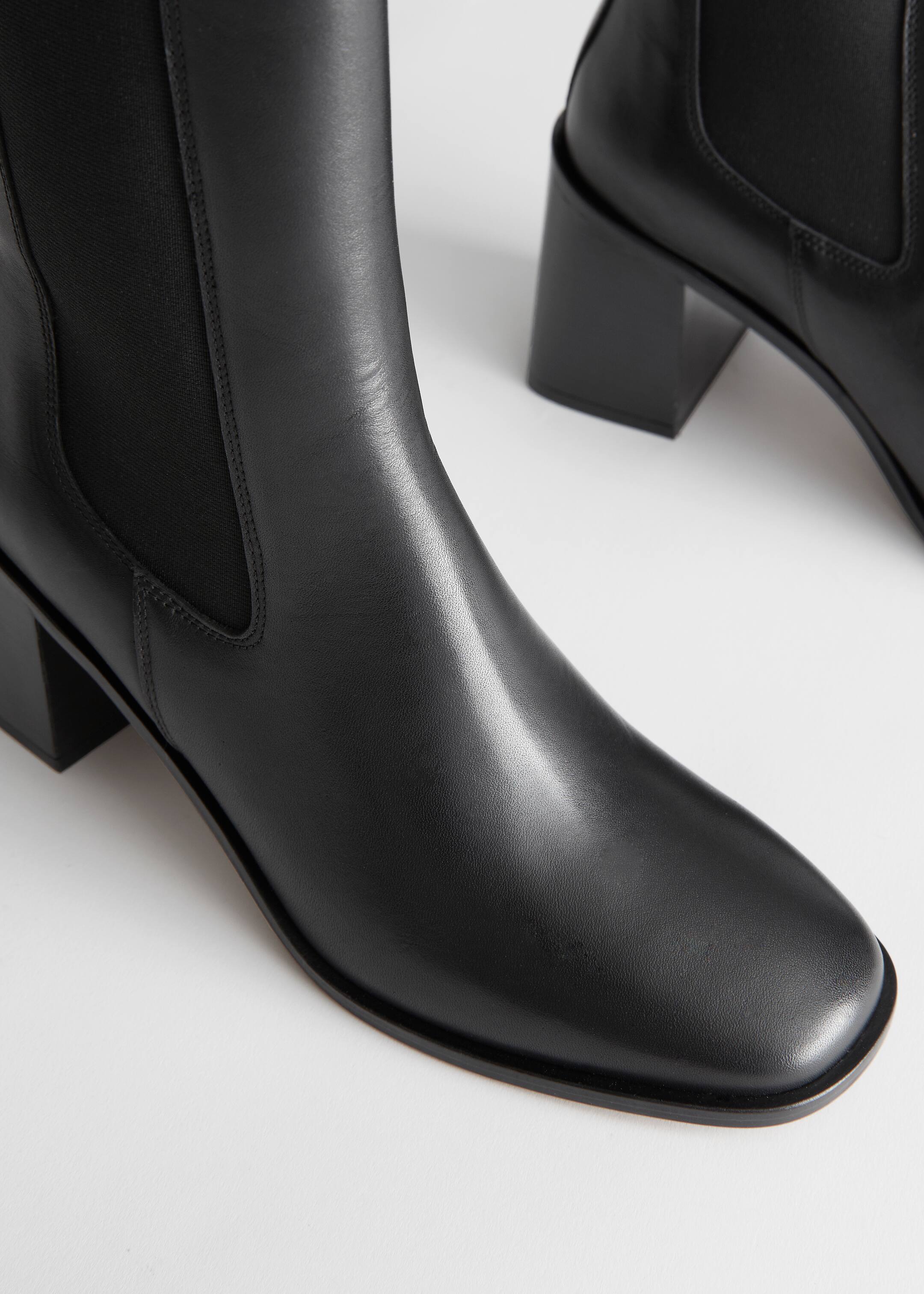 Visa större bild: Chelseaboots i läder - Black - DAM | H&M SE 4