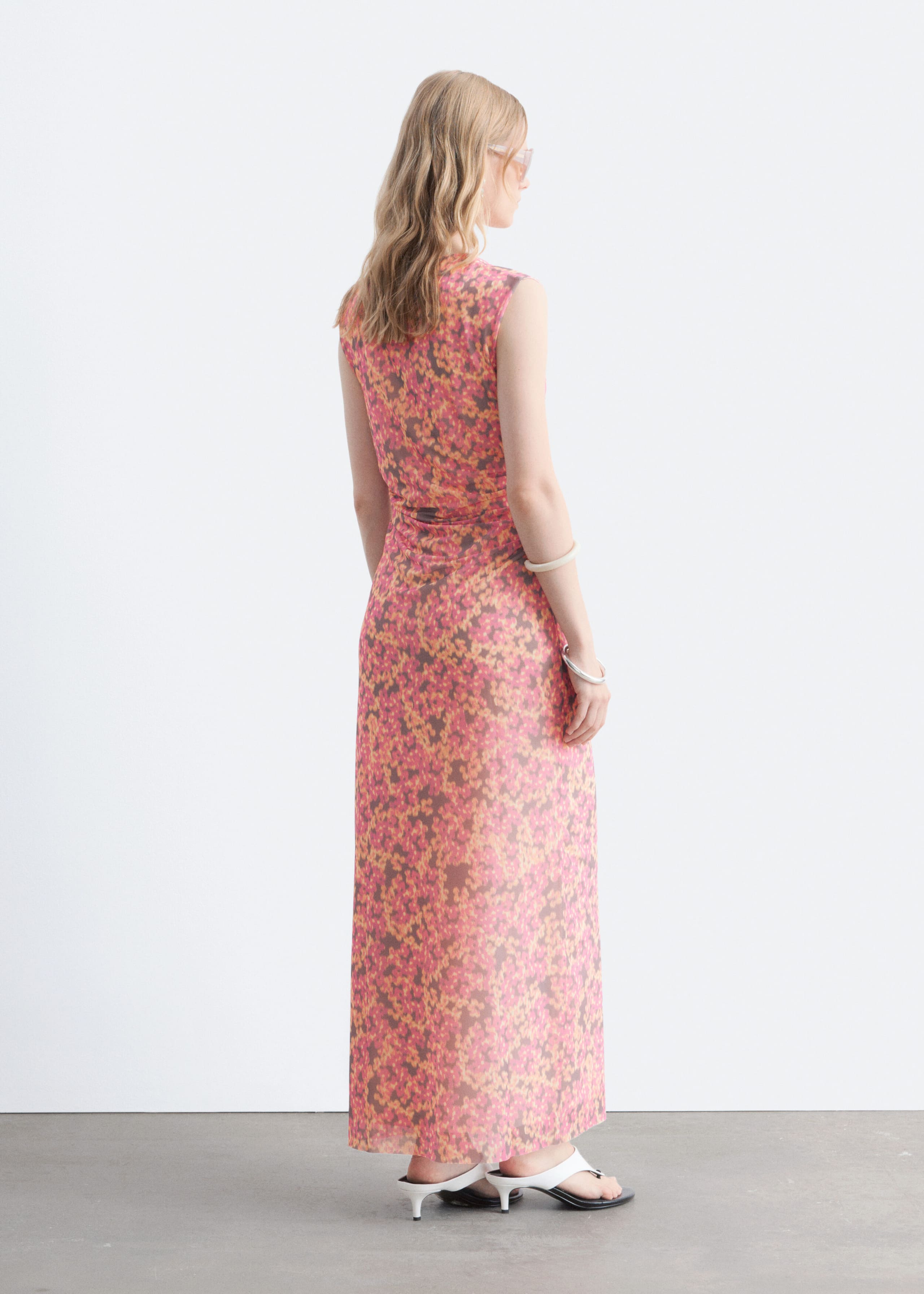Ärmelloses, drapiertes Kleid - Dunkelbraun - Lookbook