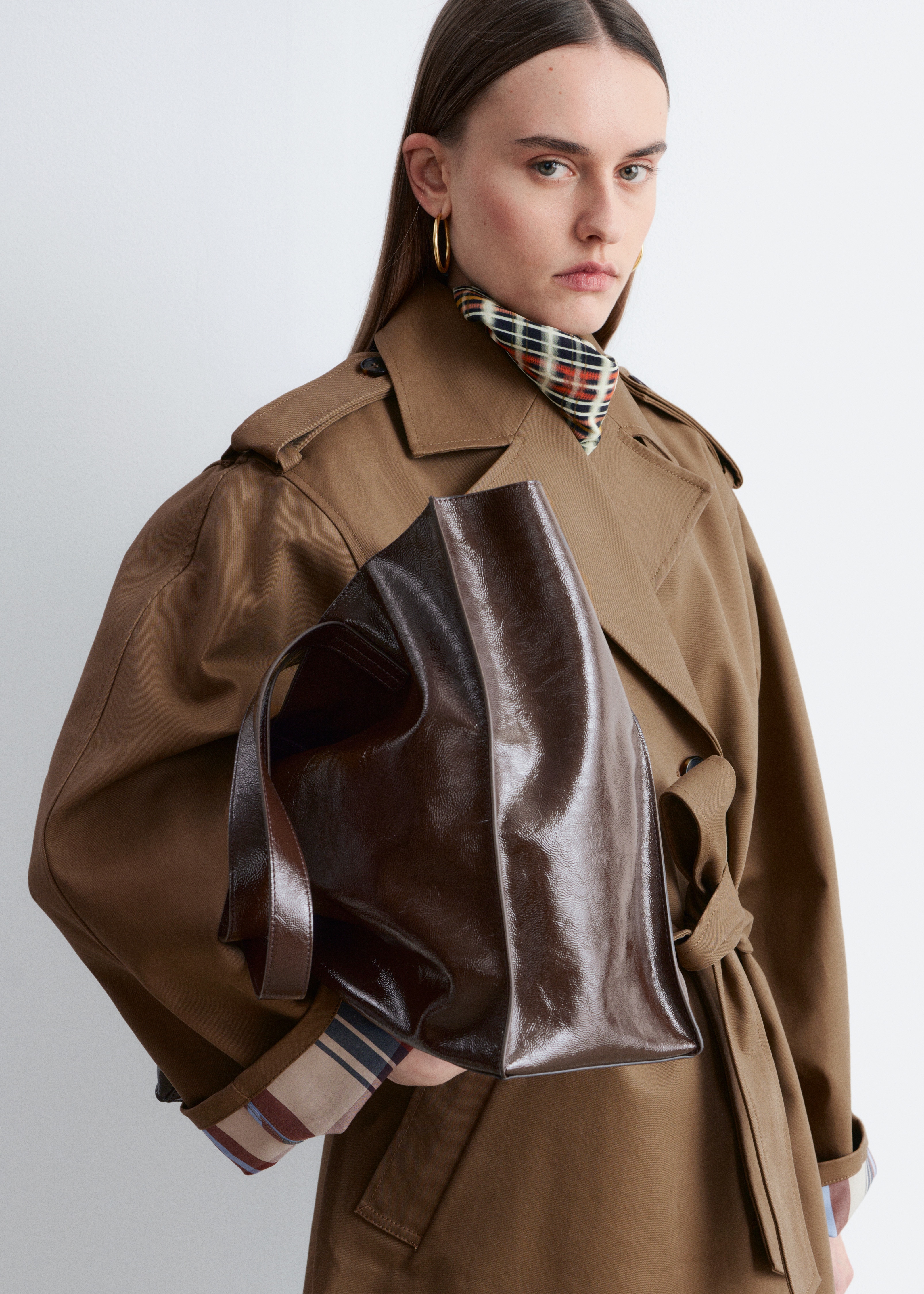 Tragetasche aus Leder - Lackleder/Dunkelbraun/Khaki