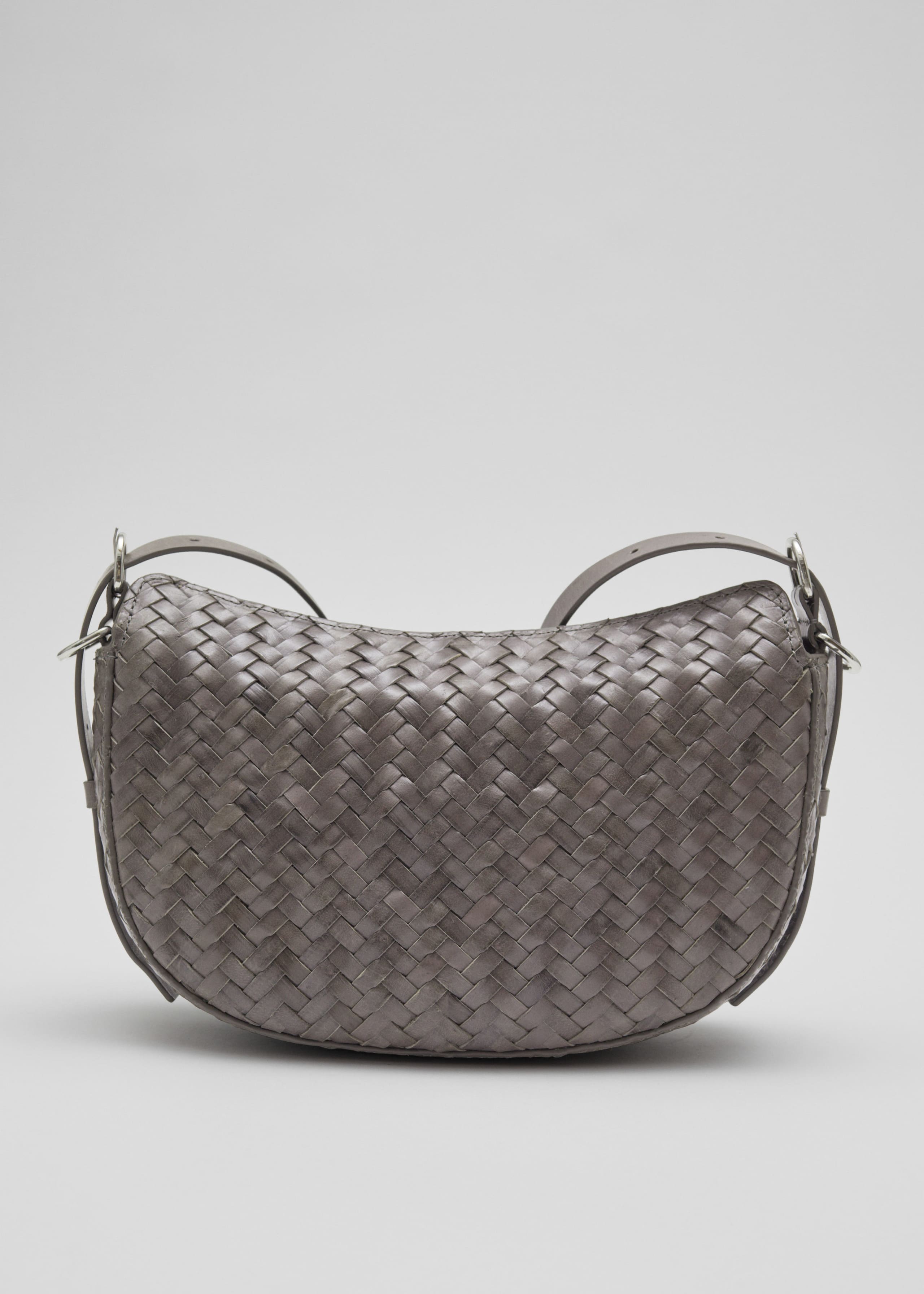 Geflochtene Schultertasche - Grau - Stillleben