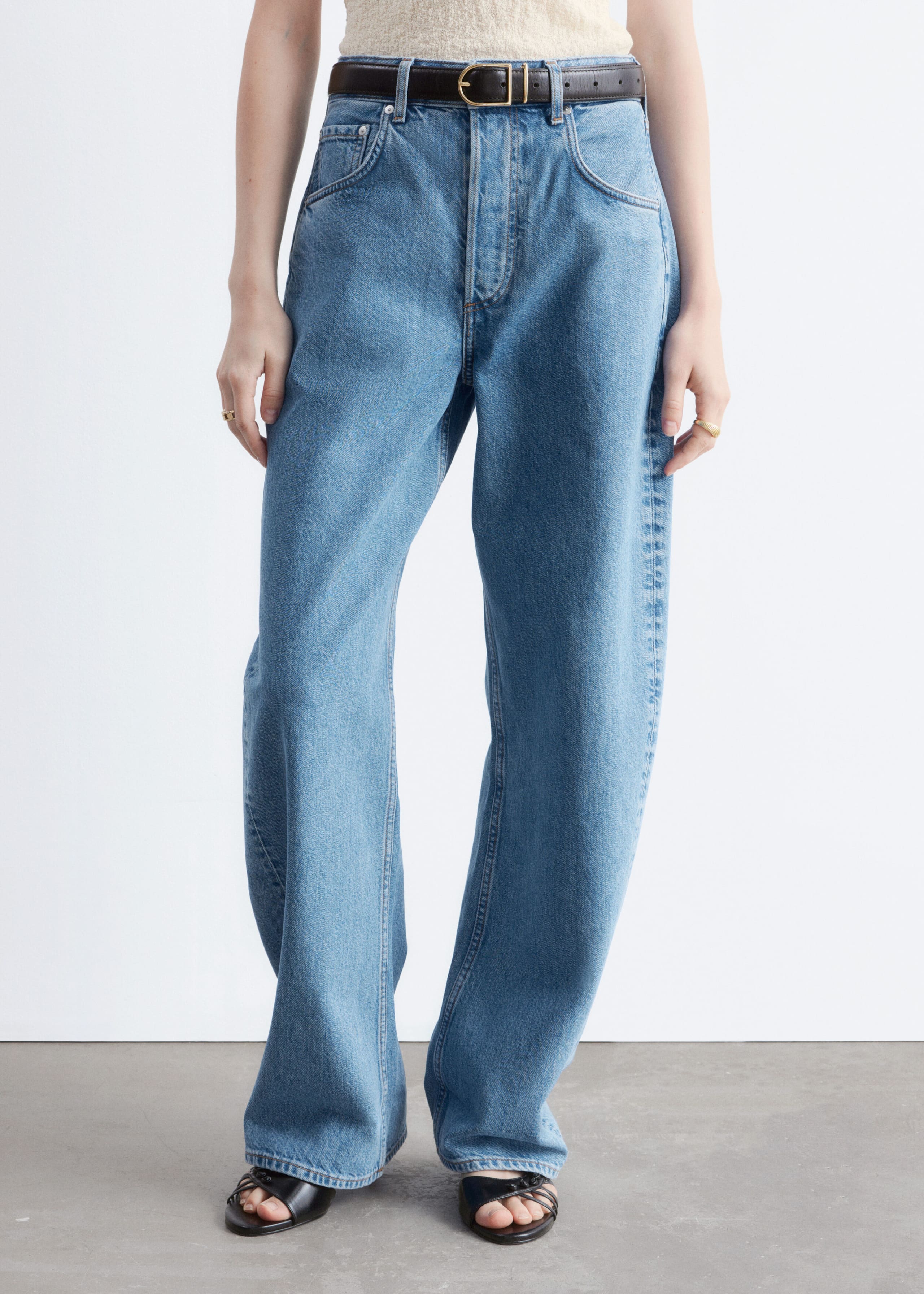 Barrel-Leg Jeans - Light Blue - Lookbook