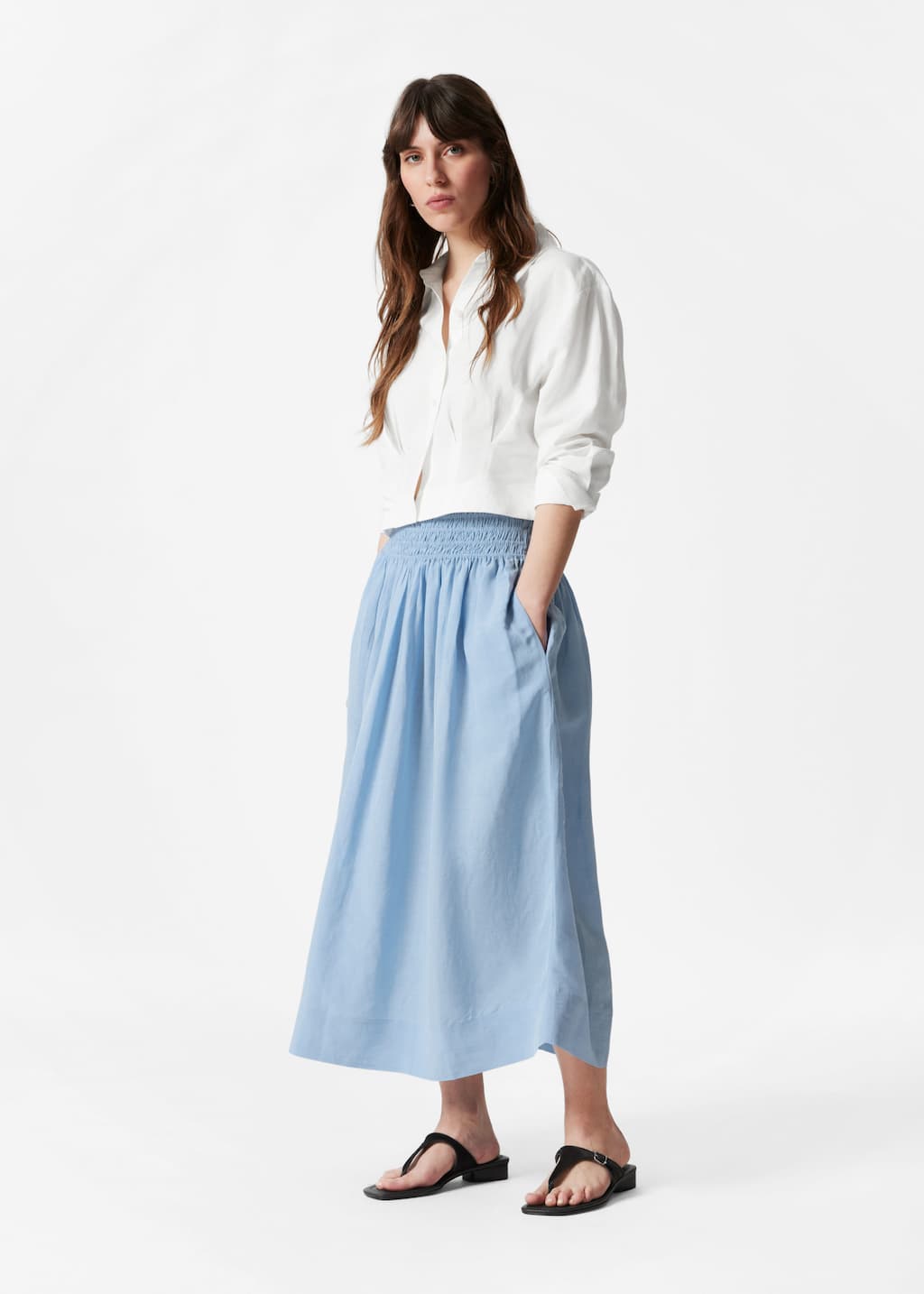 Image of Falda midi con cintura fruncida con nido de abeja