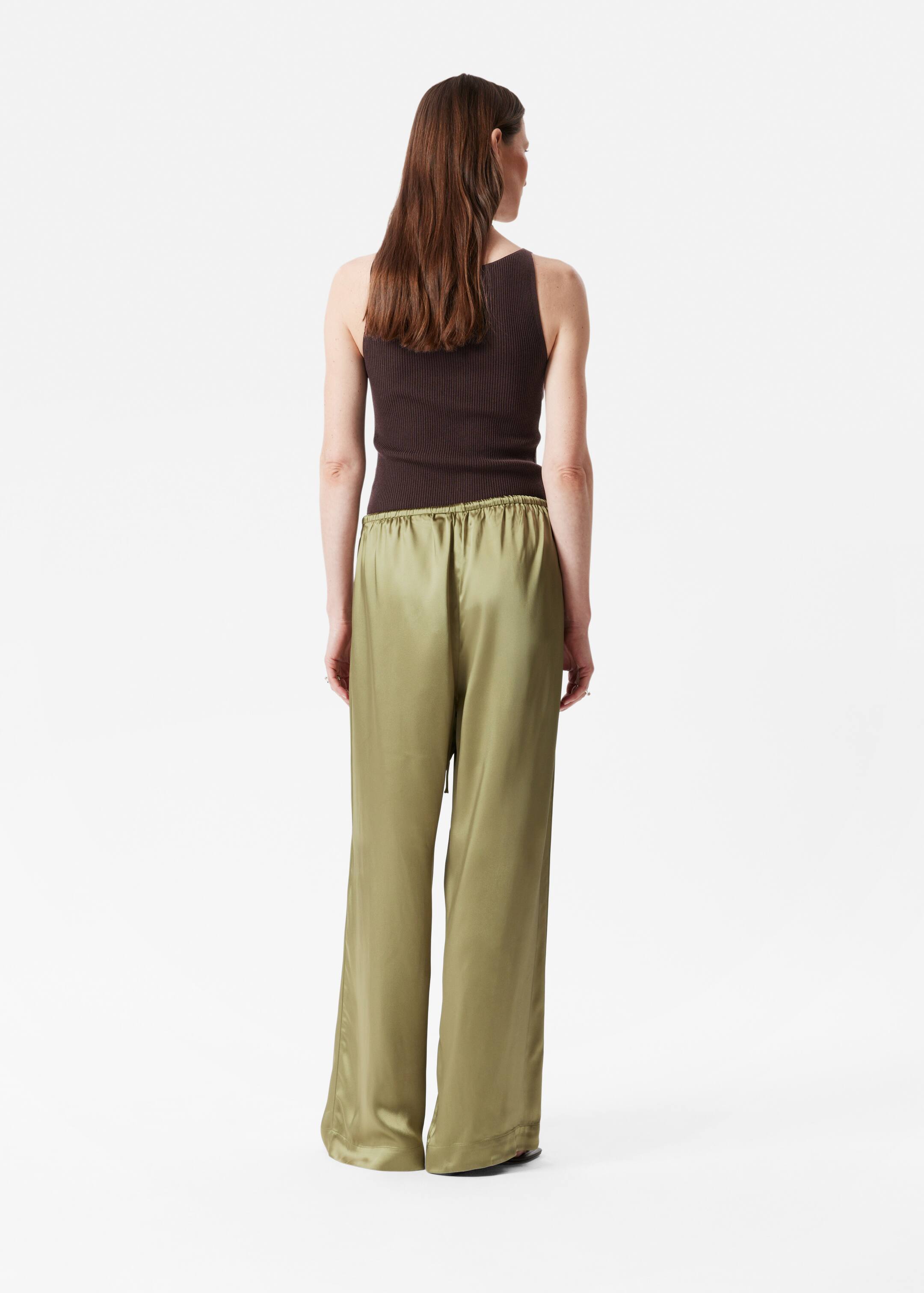 Vezi imaginea mai mare: Pantaloni din satin cu șnur - Khaki Verde - FEMEI | H&M RO 4