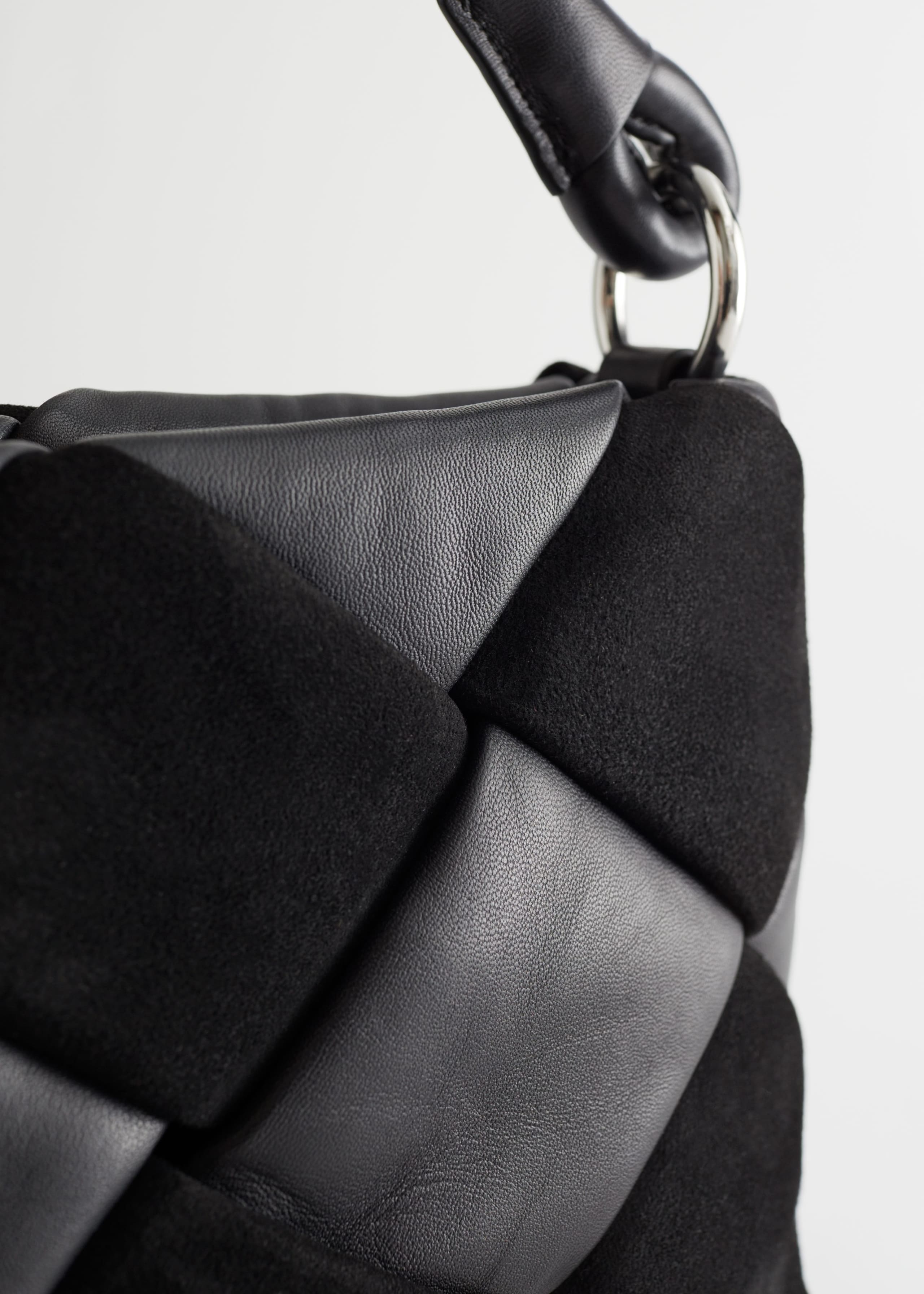 BraidedLeatherCrossbodyBag - {{variantName}} - Descrizione dettagliata