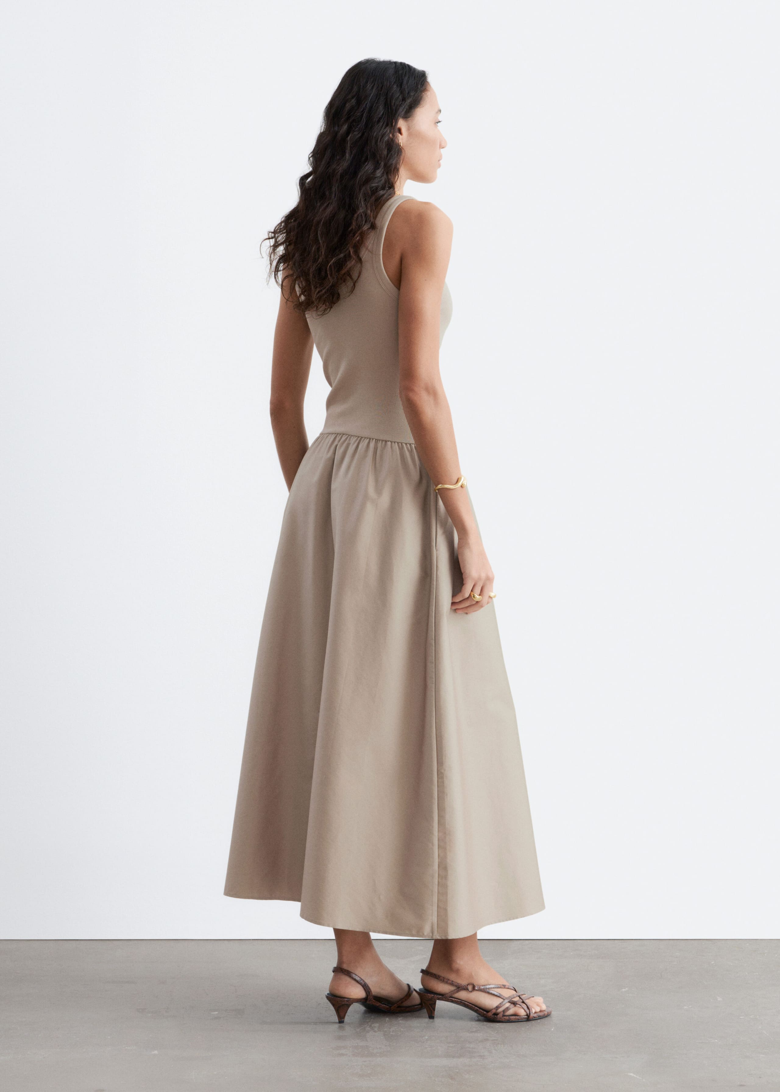 Midikleid mit Tanktop-Oberteil - Beige - Stillleben