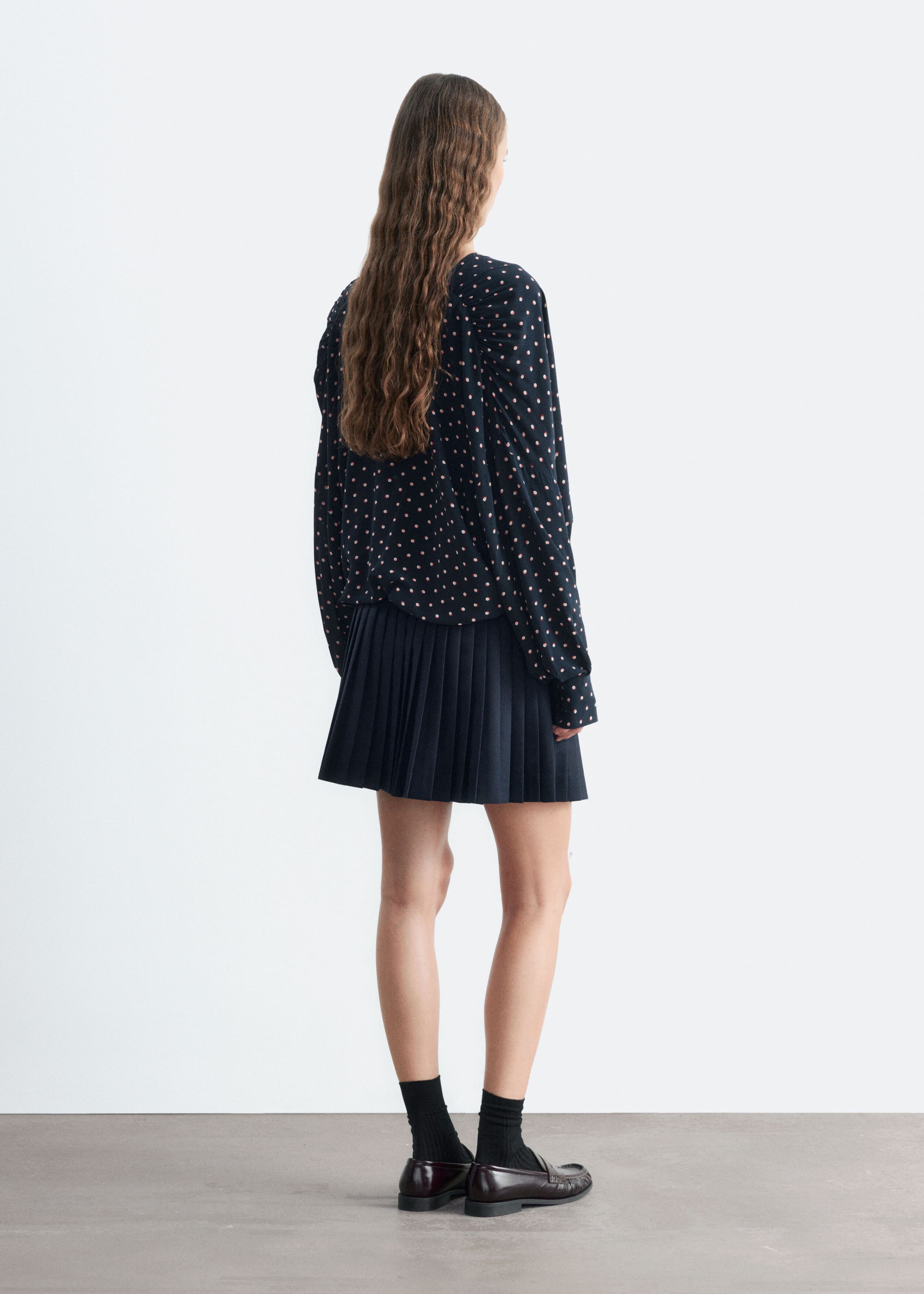 Blouse croisée devant - Bleu foncé/À pois - Lookbook