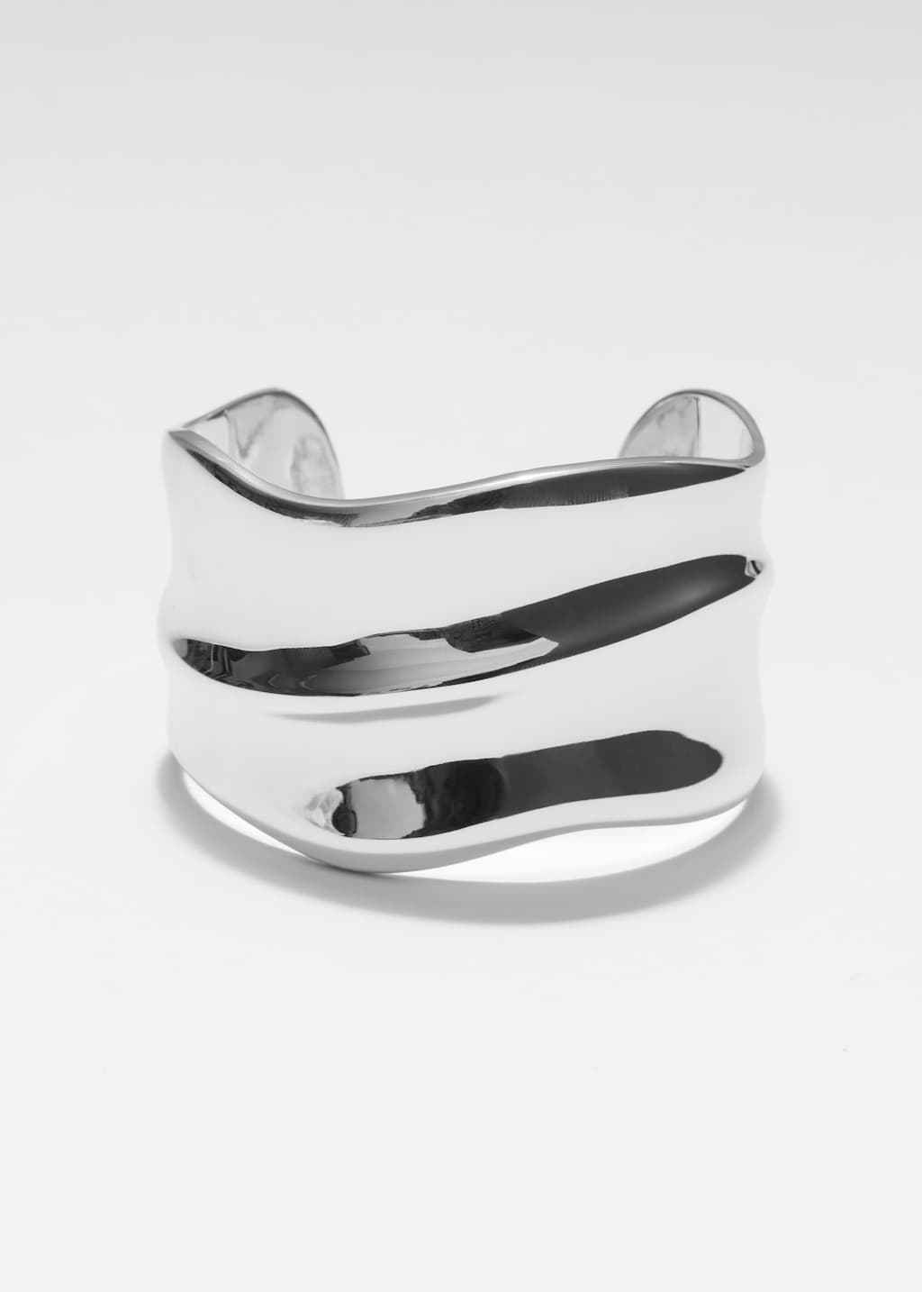 Image of Bracciale rigido ondulato