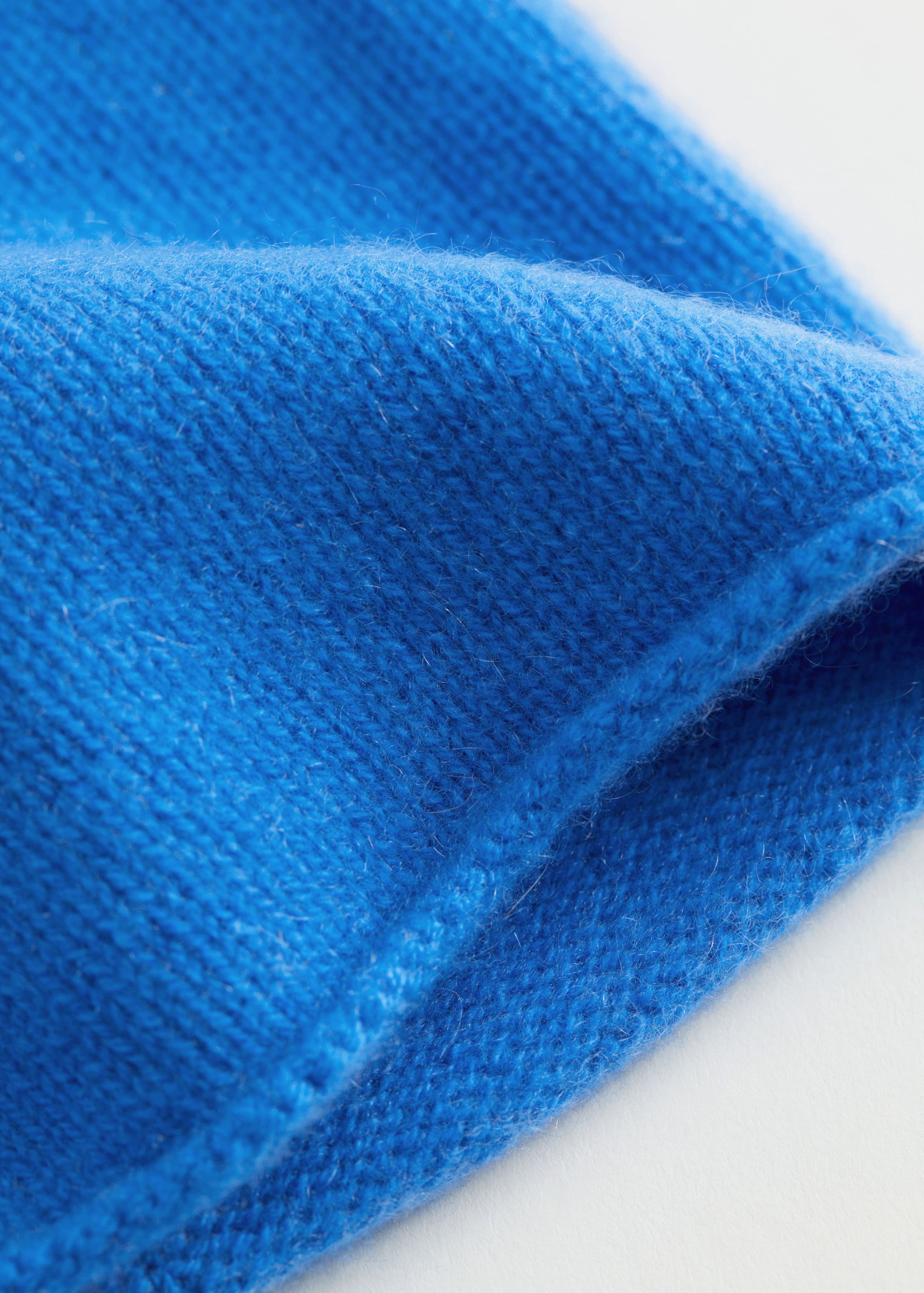 Cashmere Beanie - {{variantName}} - Descriptive Detail