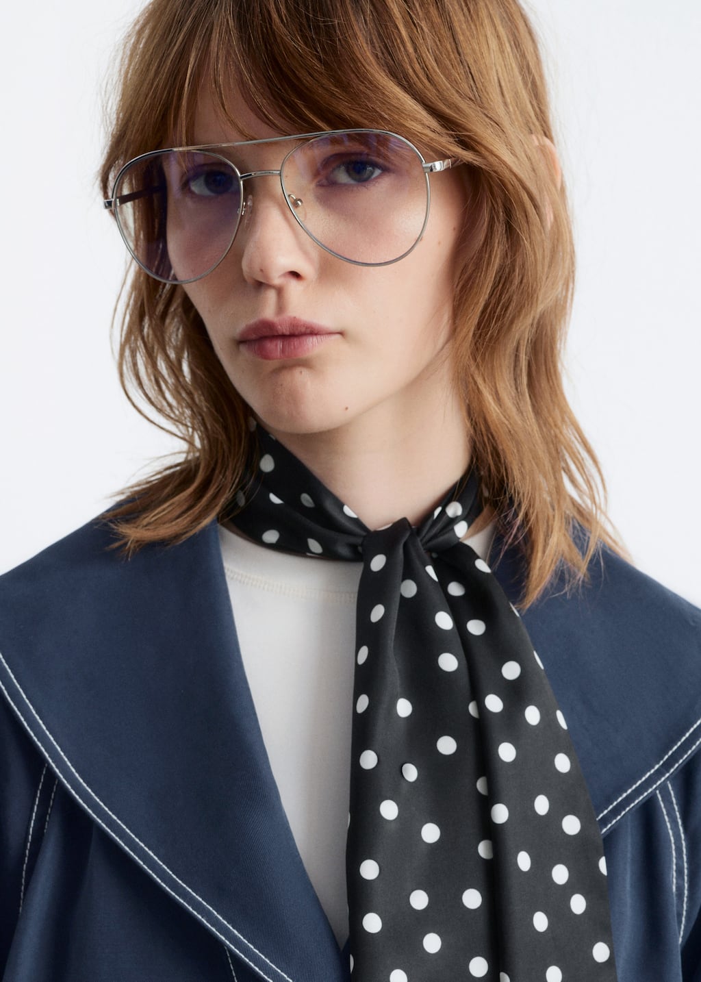 Schmales Tuch mit Polka-Dots - Blau gepunktet - Lookbook