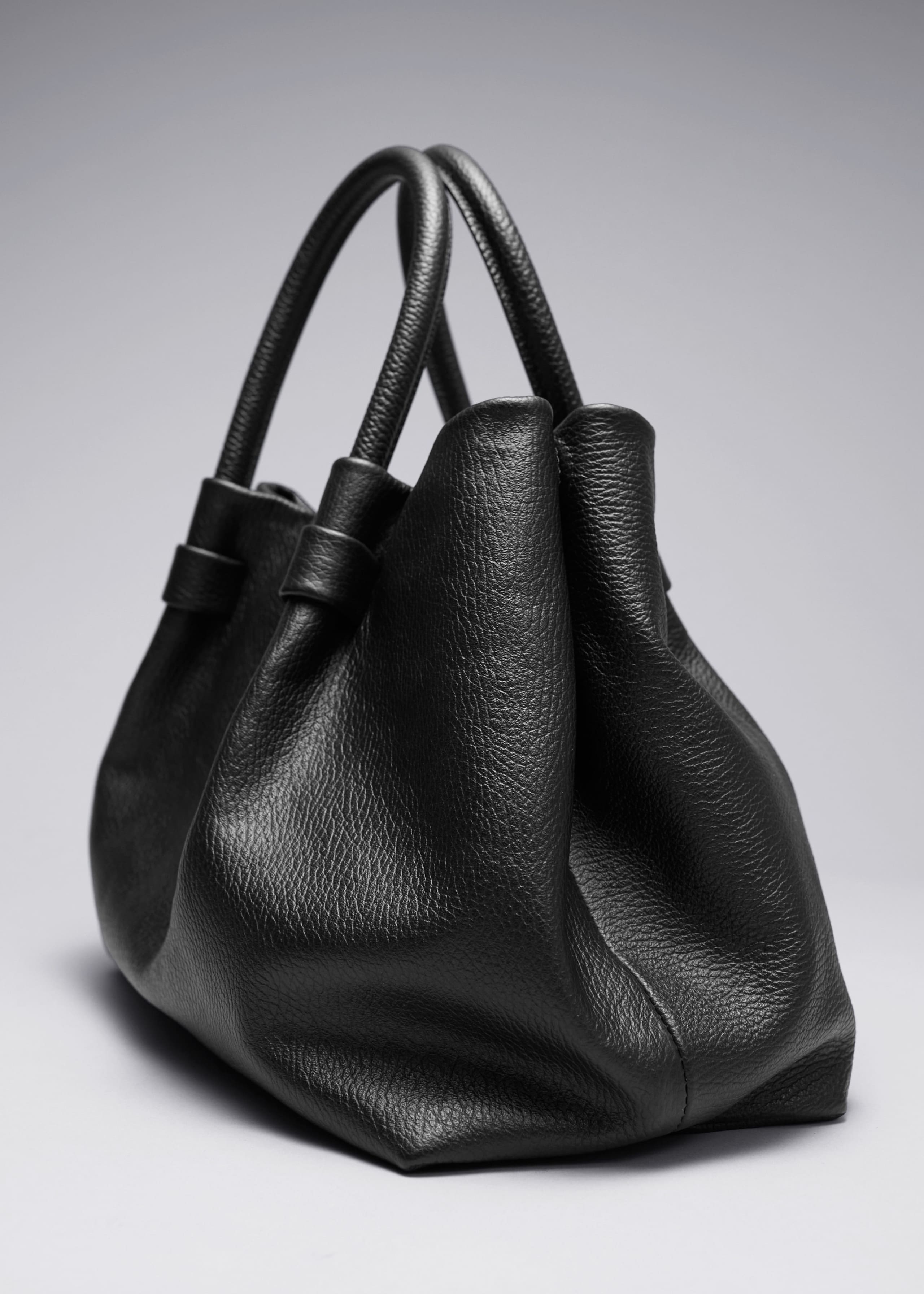 Classic Leather Tote - {{variantName}} - Descriptive Detail