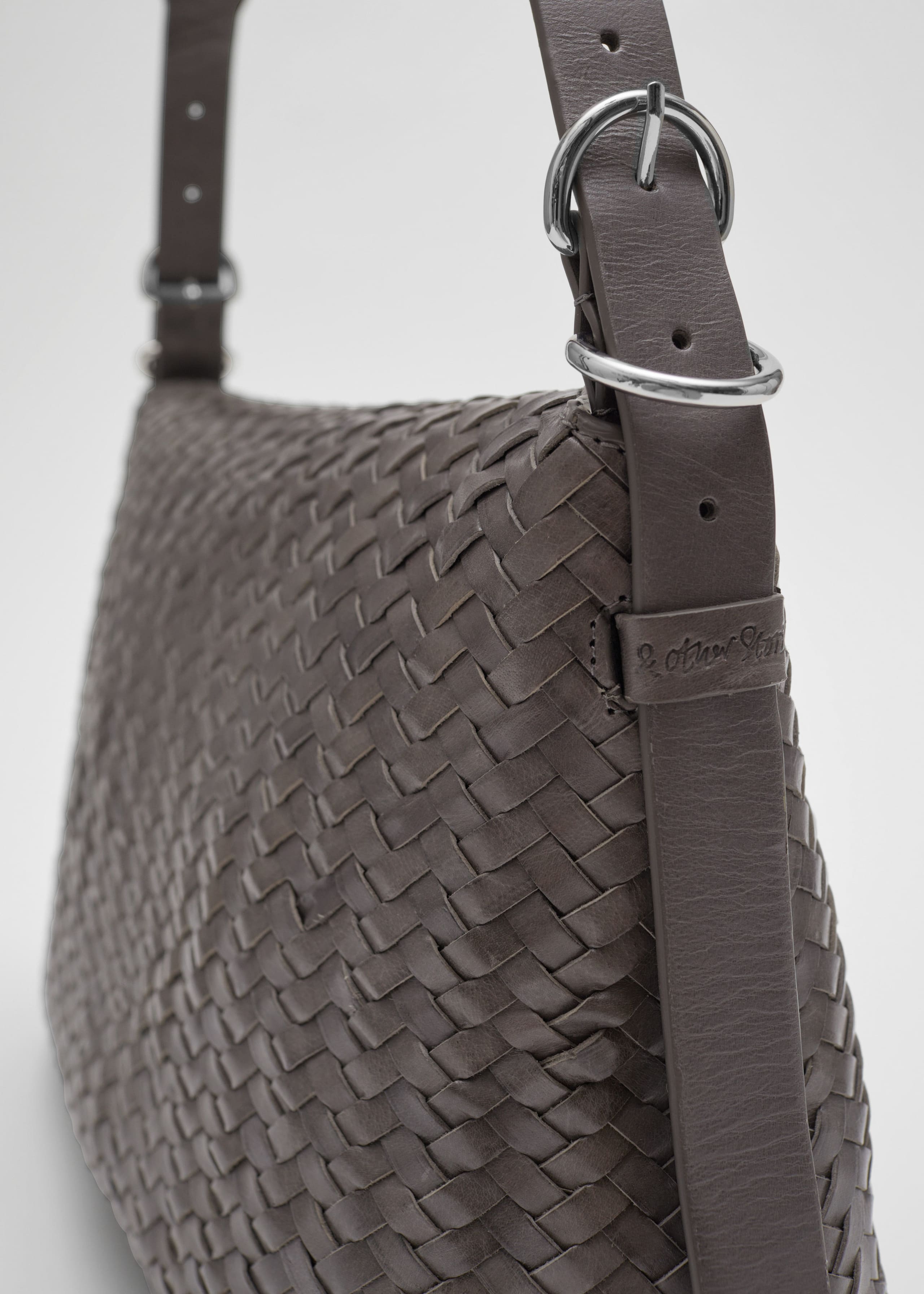 Borsa a spalla in pelle intrecciata - {{variantName}} - Descrizione dettagliata