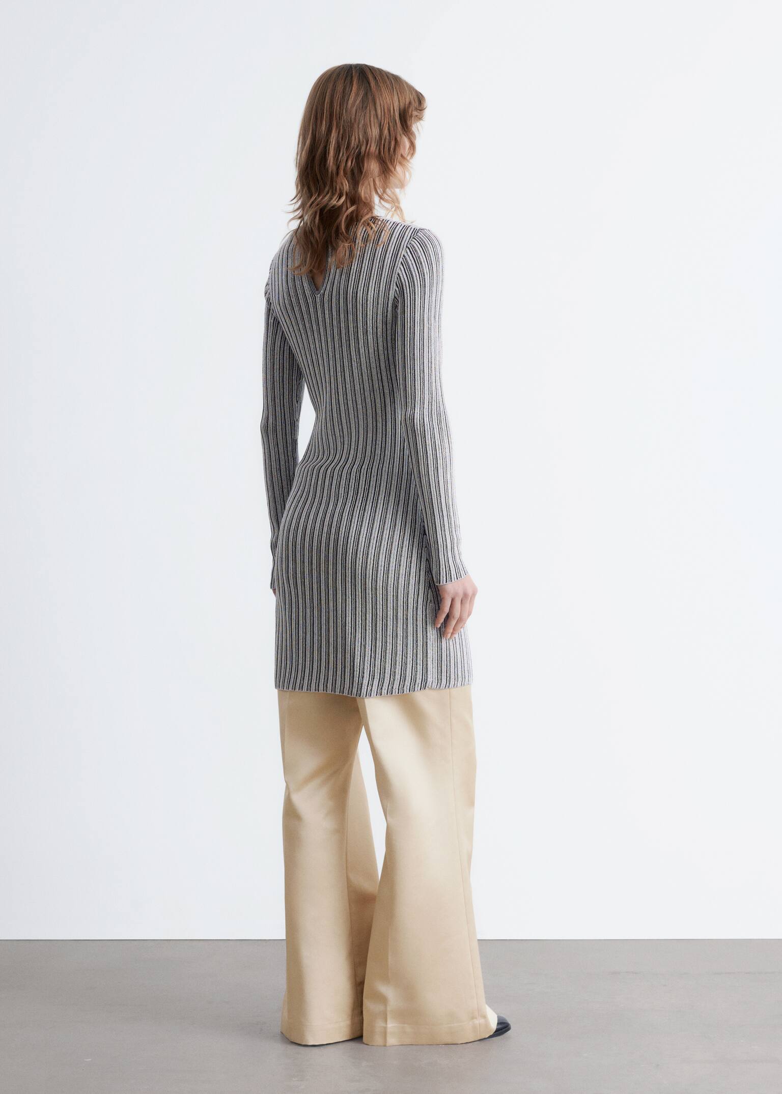 Langärmliges Minikleid aus Rippstrick - Silber/Gold - 6