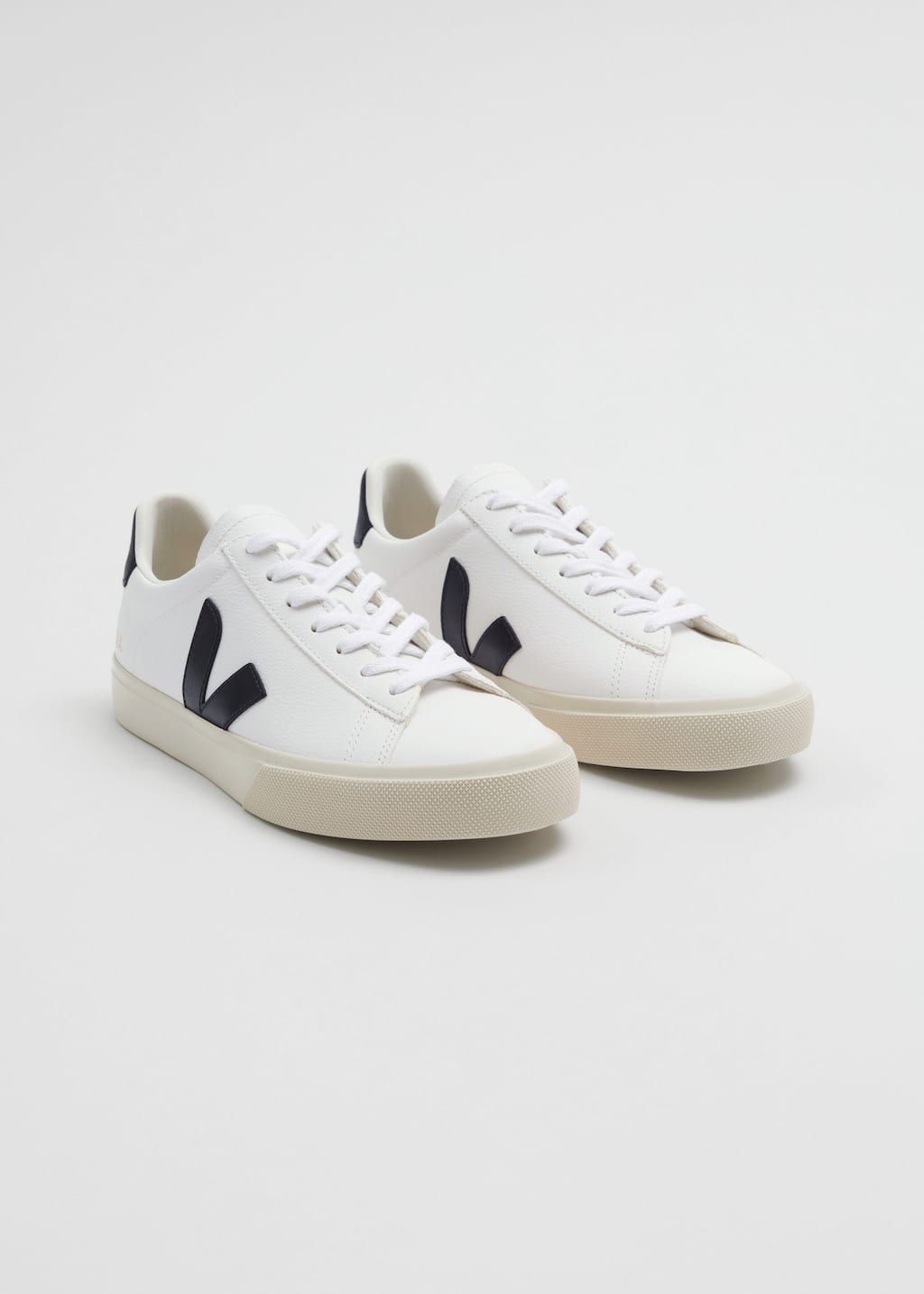 Skórzane sneakersy Veja Campo – Biały/Beżowy – Martwa natura