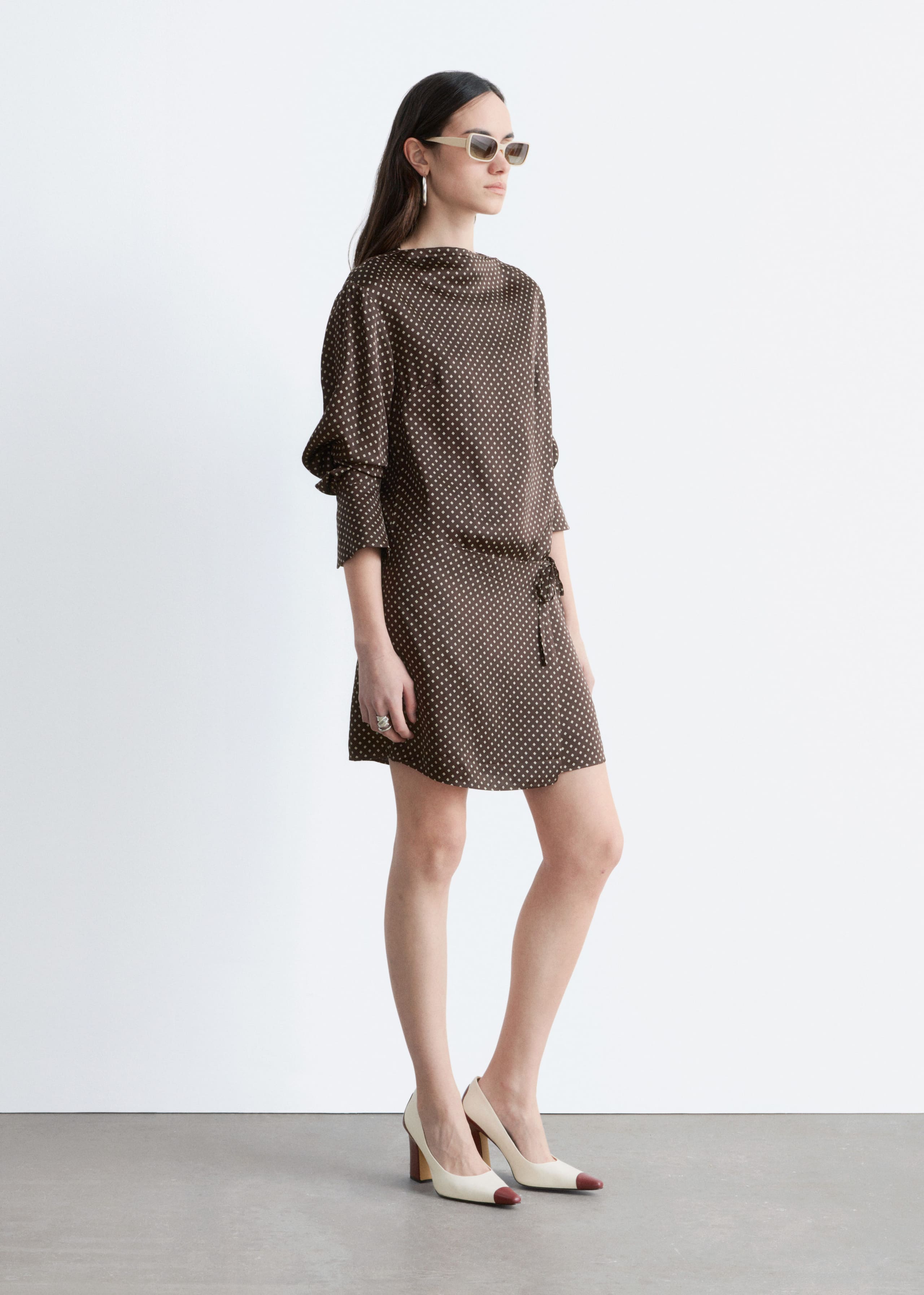 Image of Minikleid aus Satin mit Bindeband