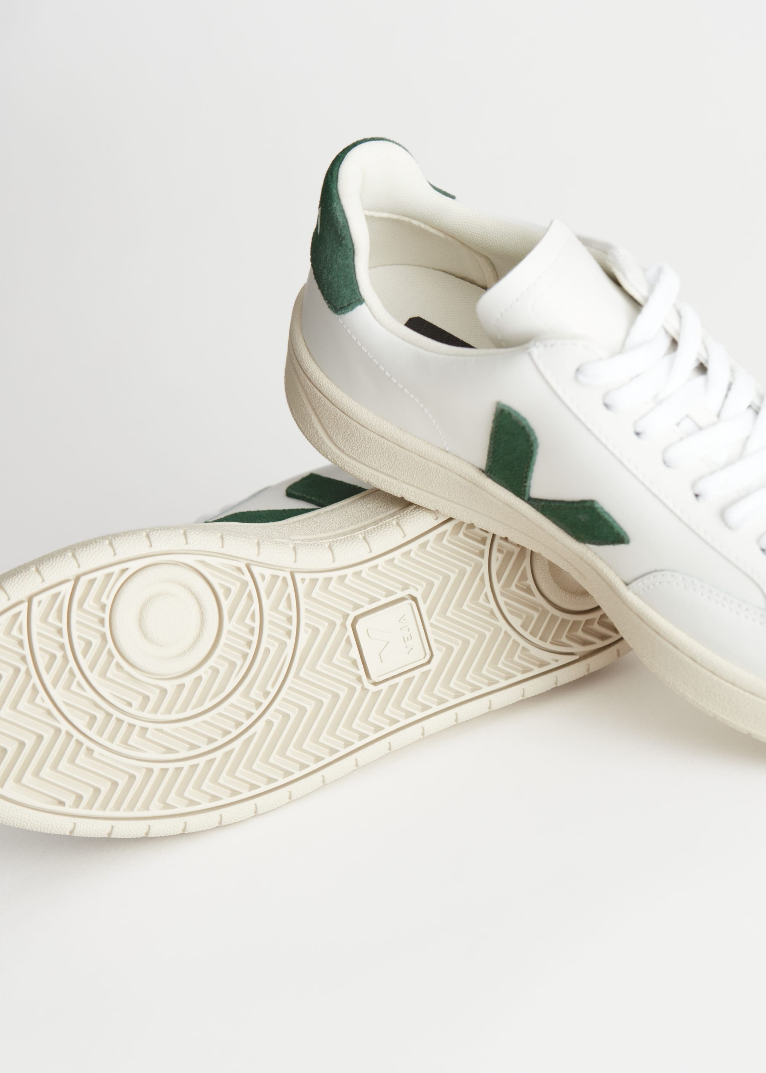 Veja V-12 Sneakers - {{variantName}} - Detalle descriptivo
