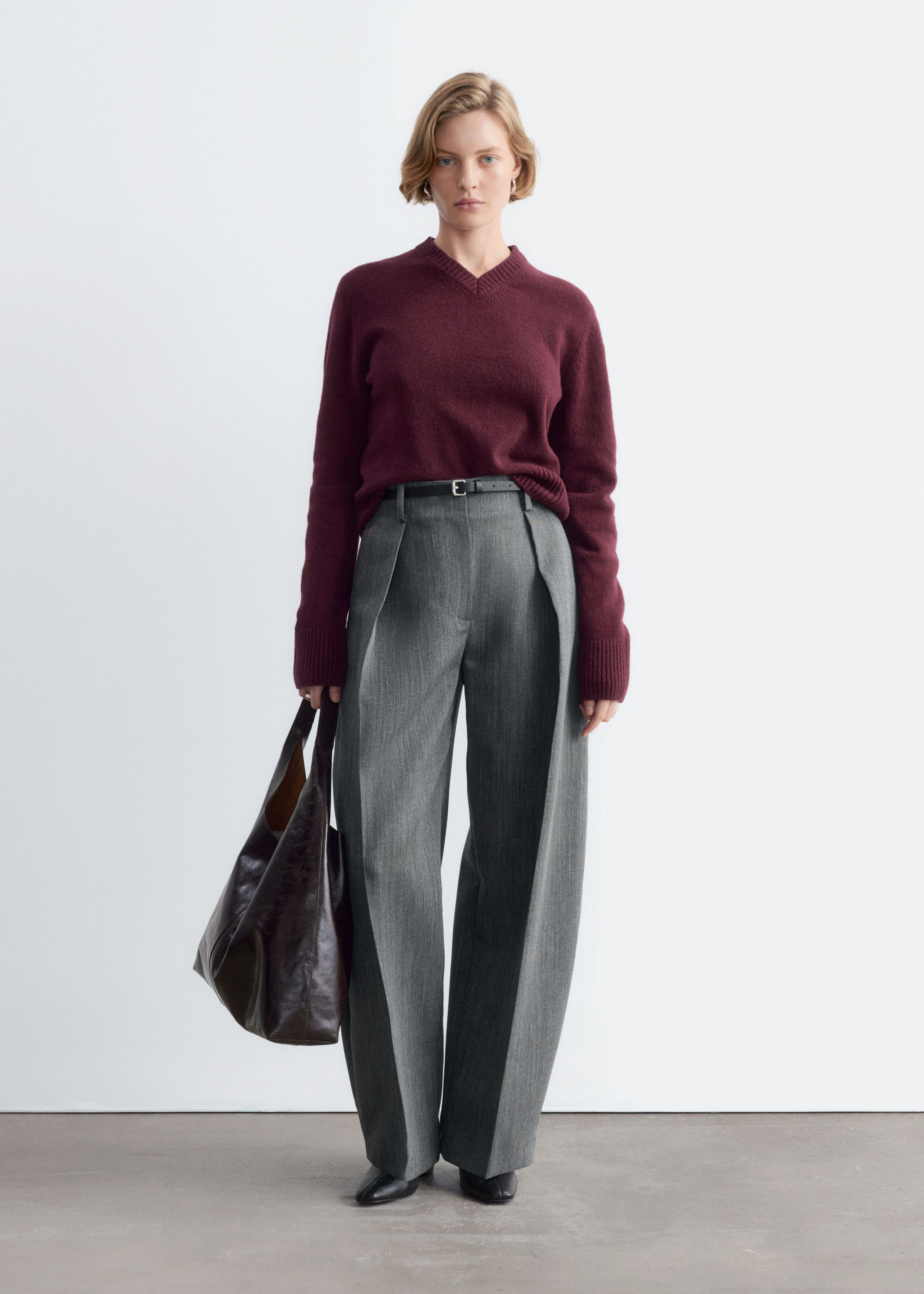 Pull à col en V côtelé - Rouge foncé - Lookbook