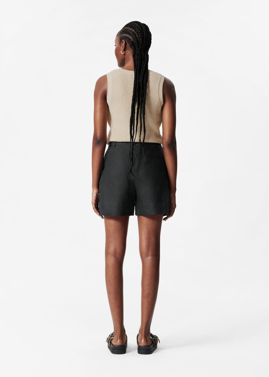 Dopasowane lniane szorty – Pszeniczny – Lookbook