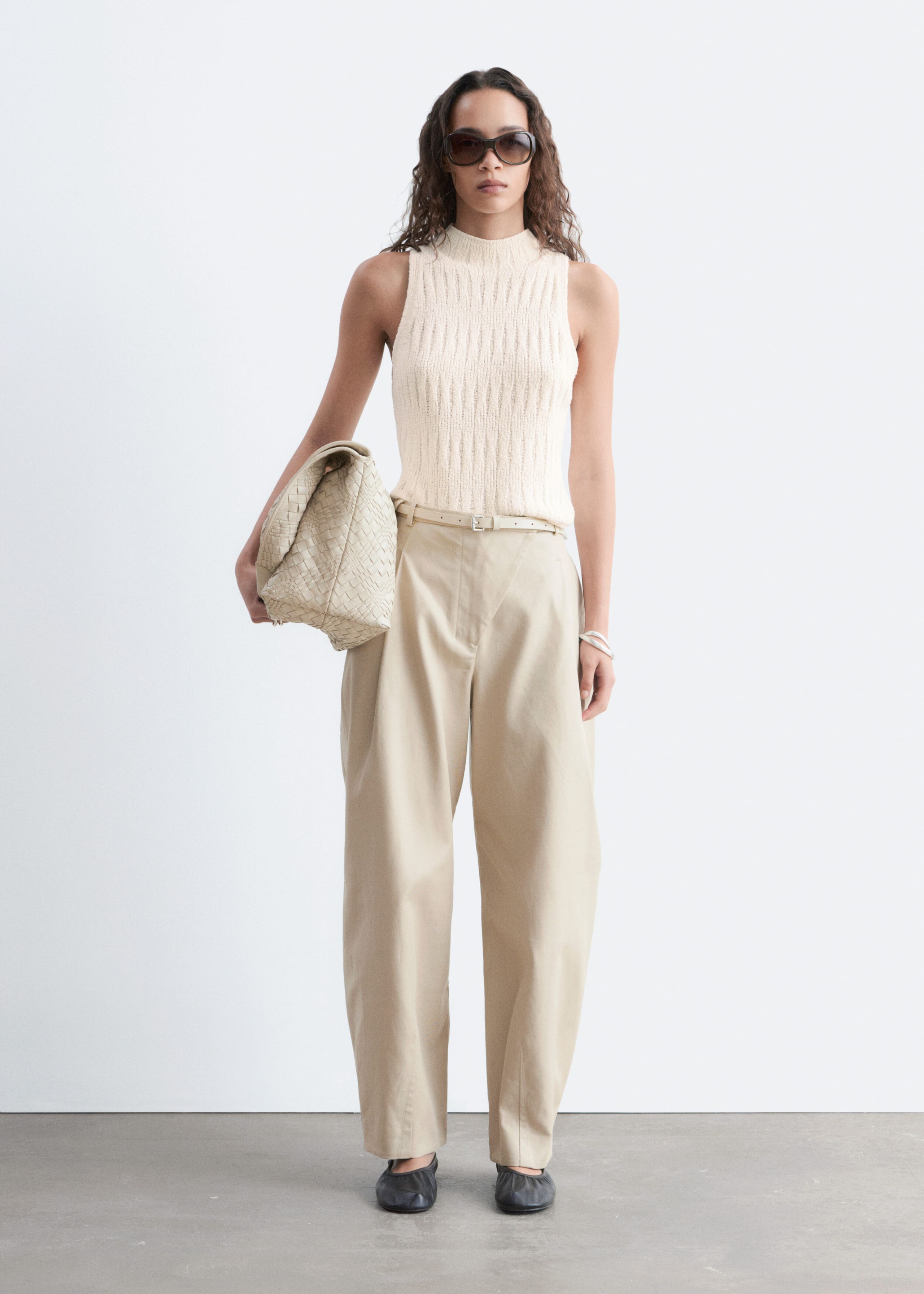Broek met ronde pijpen - Lichtbeige - Lookbook