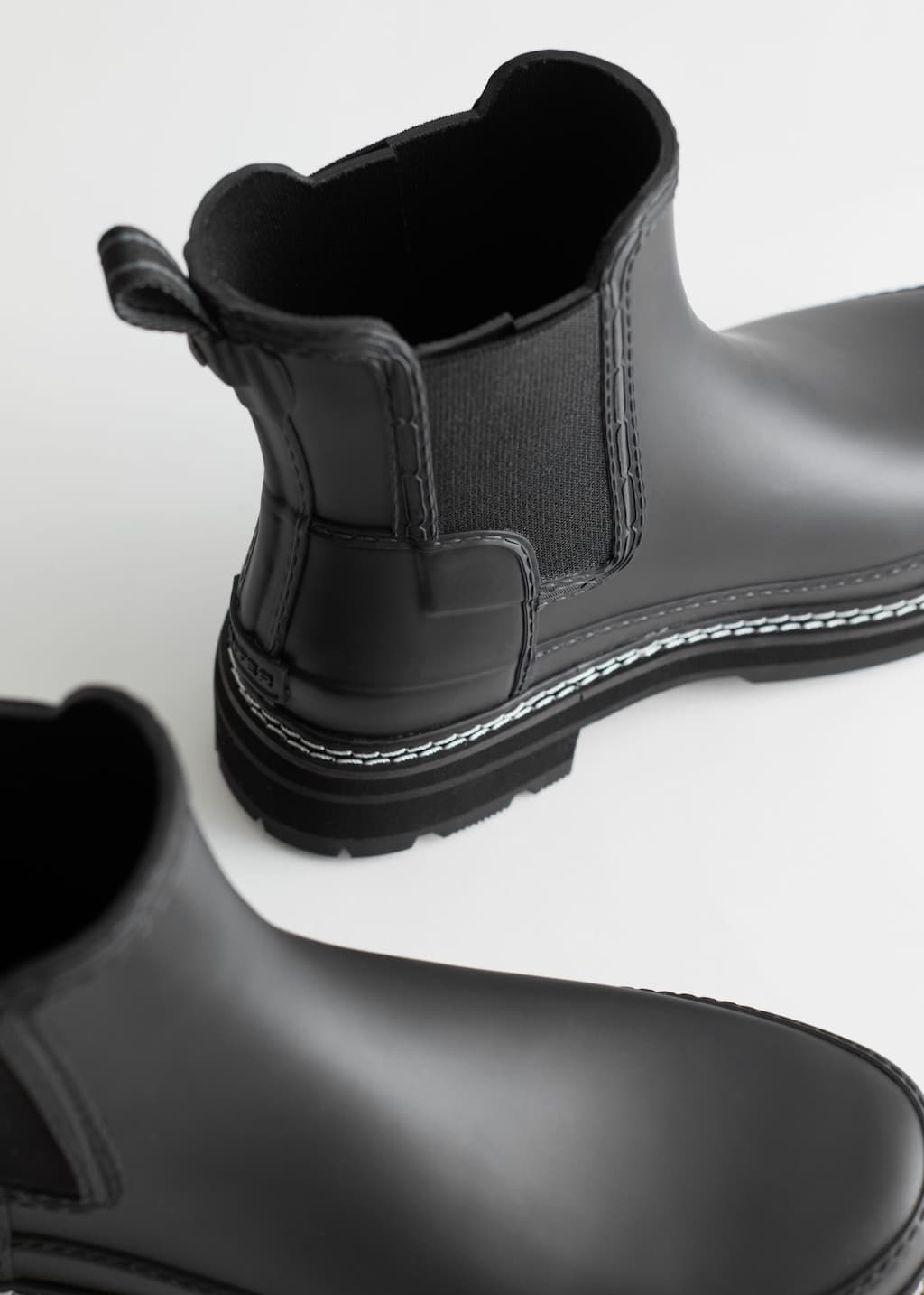 Hunter Refined Stitch Chelsea Boots - {{variantName}} - Detalle descriptivo