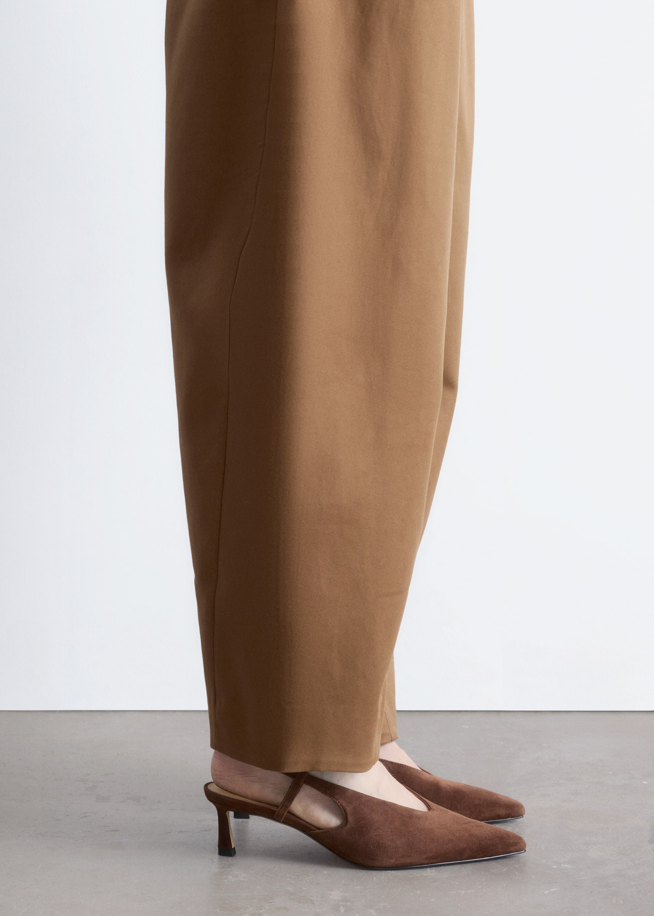 Vis større bilde: Klassiske slingbackpumps i lær - Brun - DAME | H&M NO 1