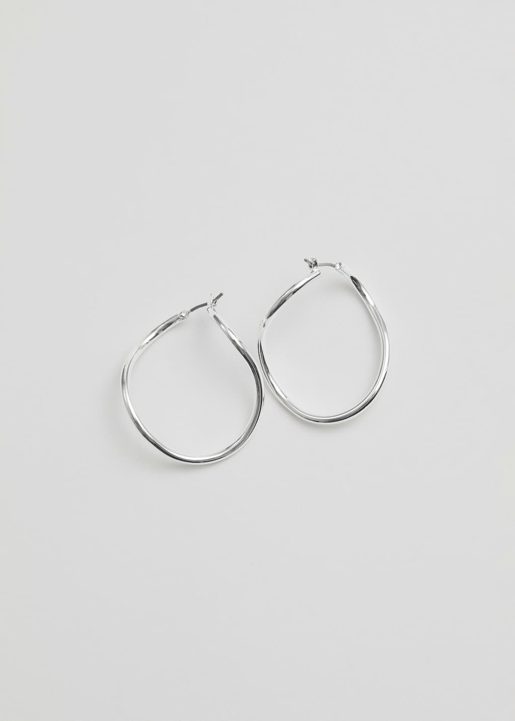 Delicate Hoop Earrings - Silver - Still Life