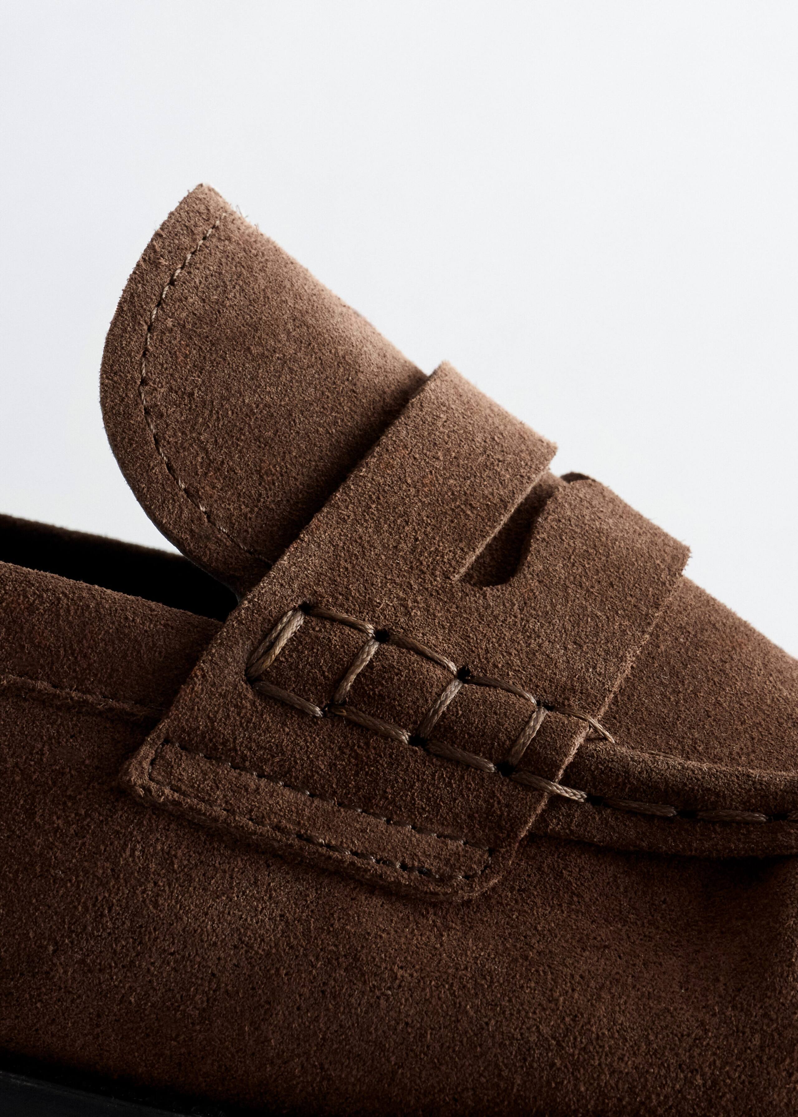 Split Suede Penny Loafers - {{variantName}} - Descrizione dettagliata