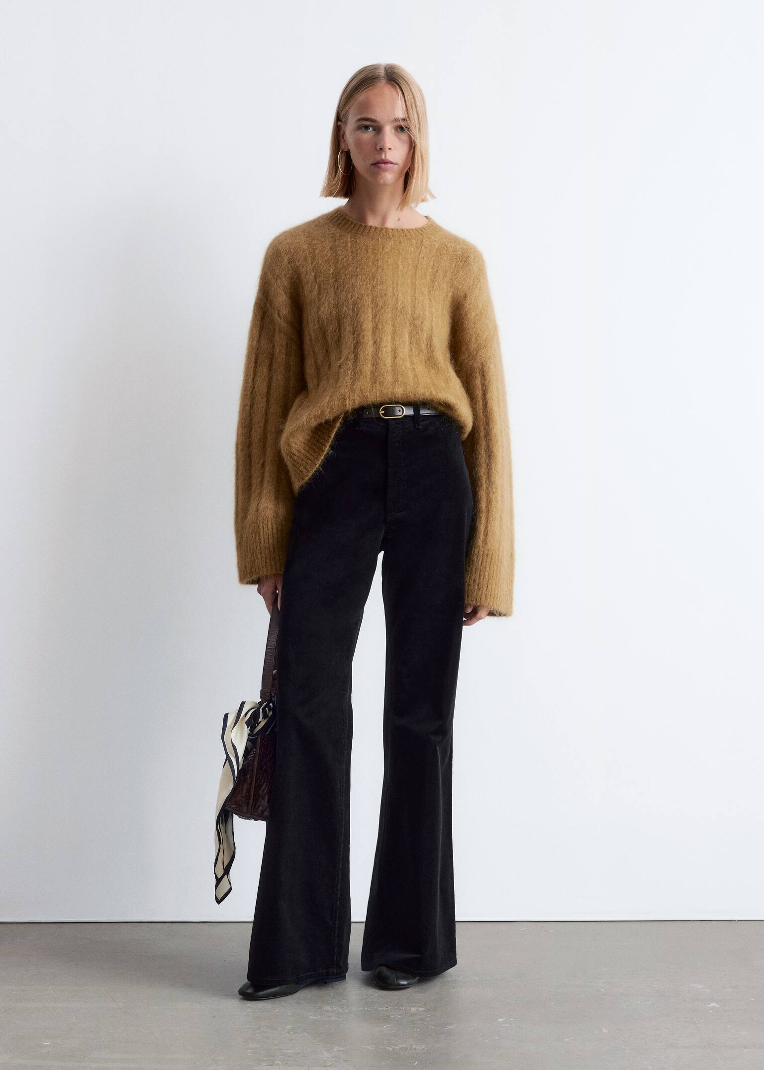 Pantaloni evazați din catifea reiată - Negru/Medium Brown - 6