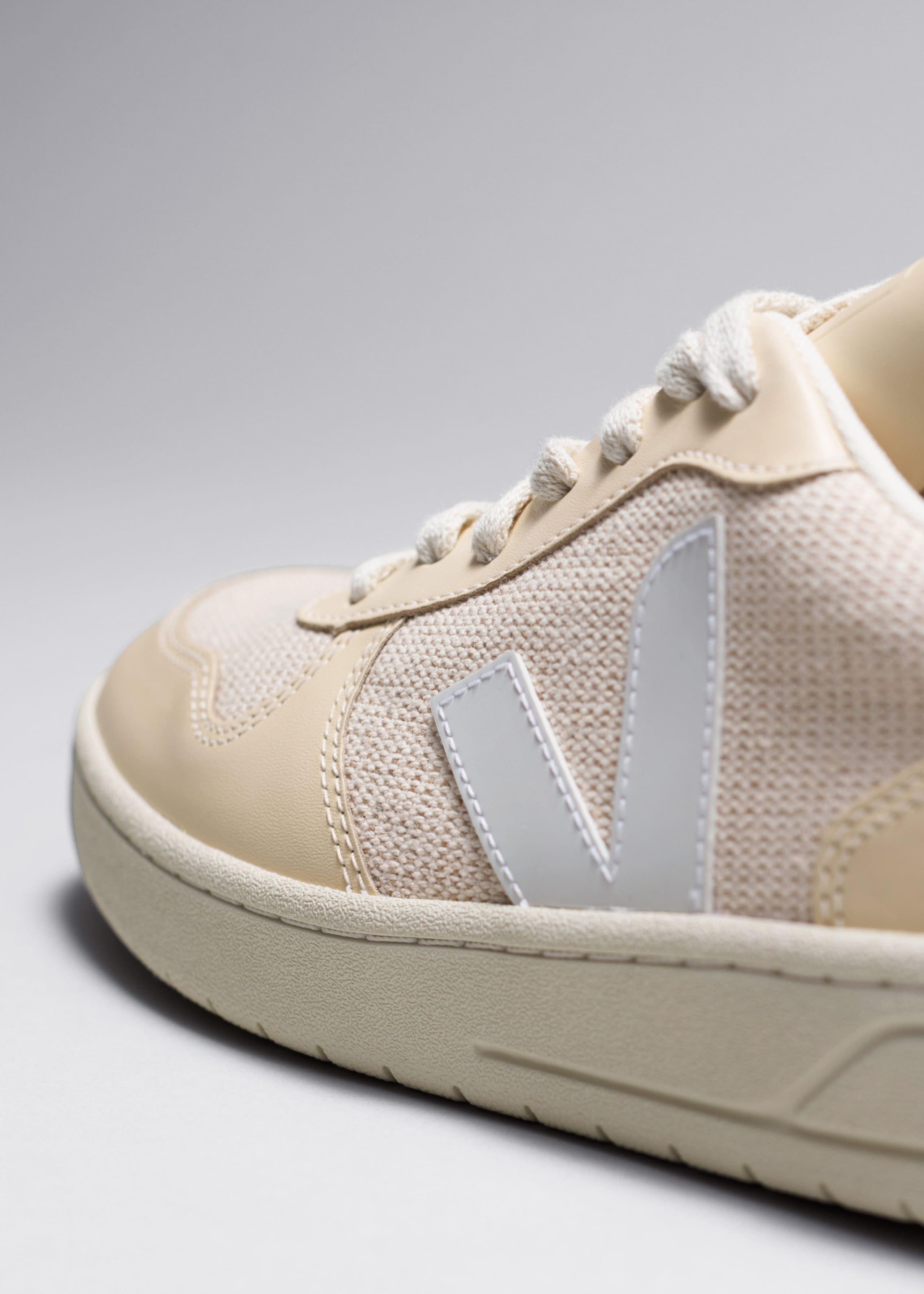 Image of Veja V-10 Sneaker