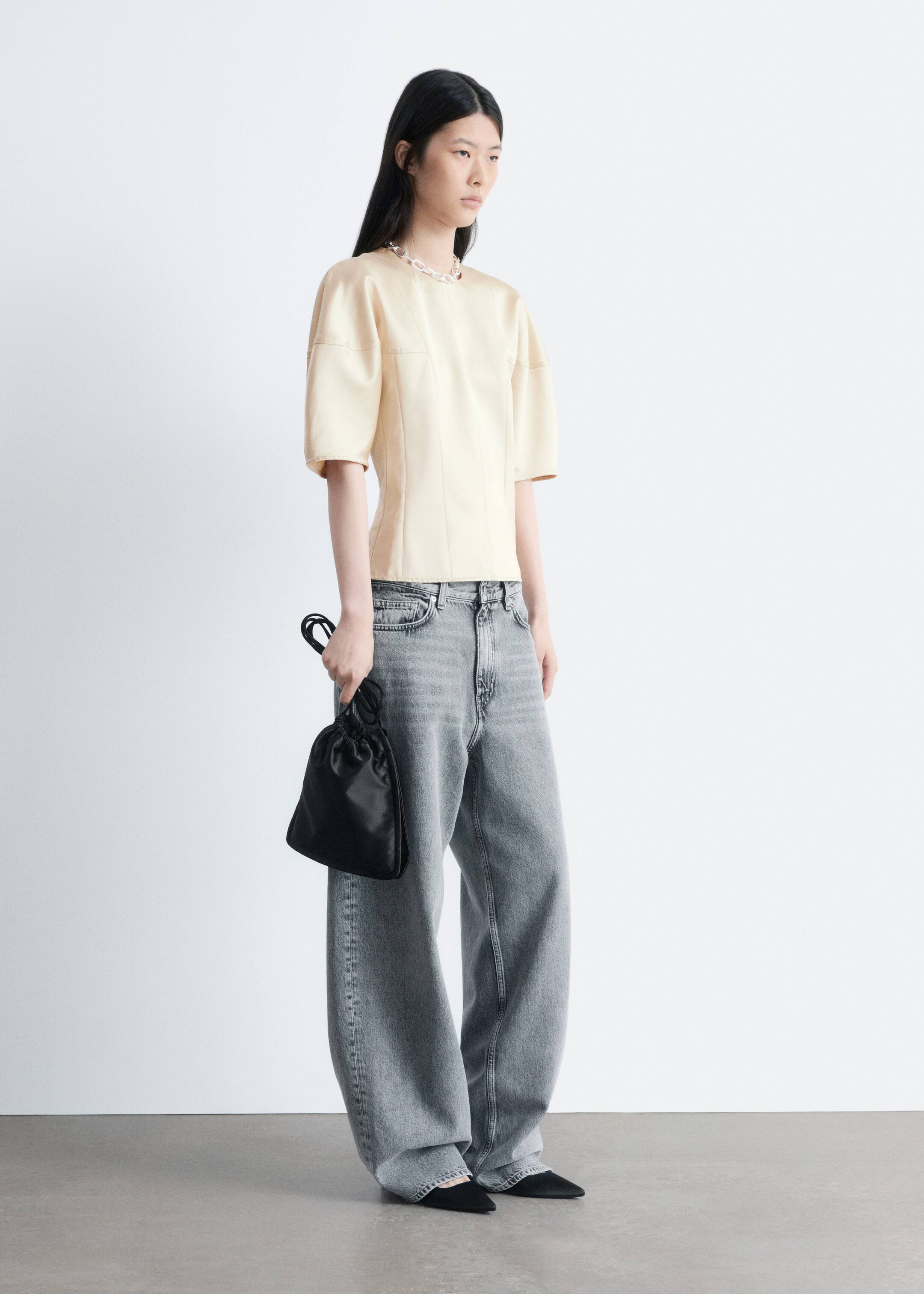 Visa större bild: Satintopp med puffärm - Beige - DAM | H&M SE 5