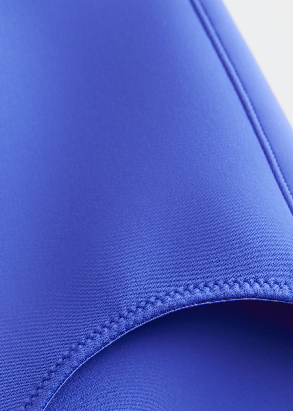 Bas de bikini à finition technique - {{variantName}} - Descriptive Detail