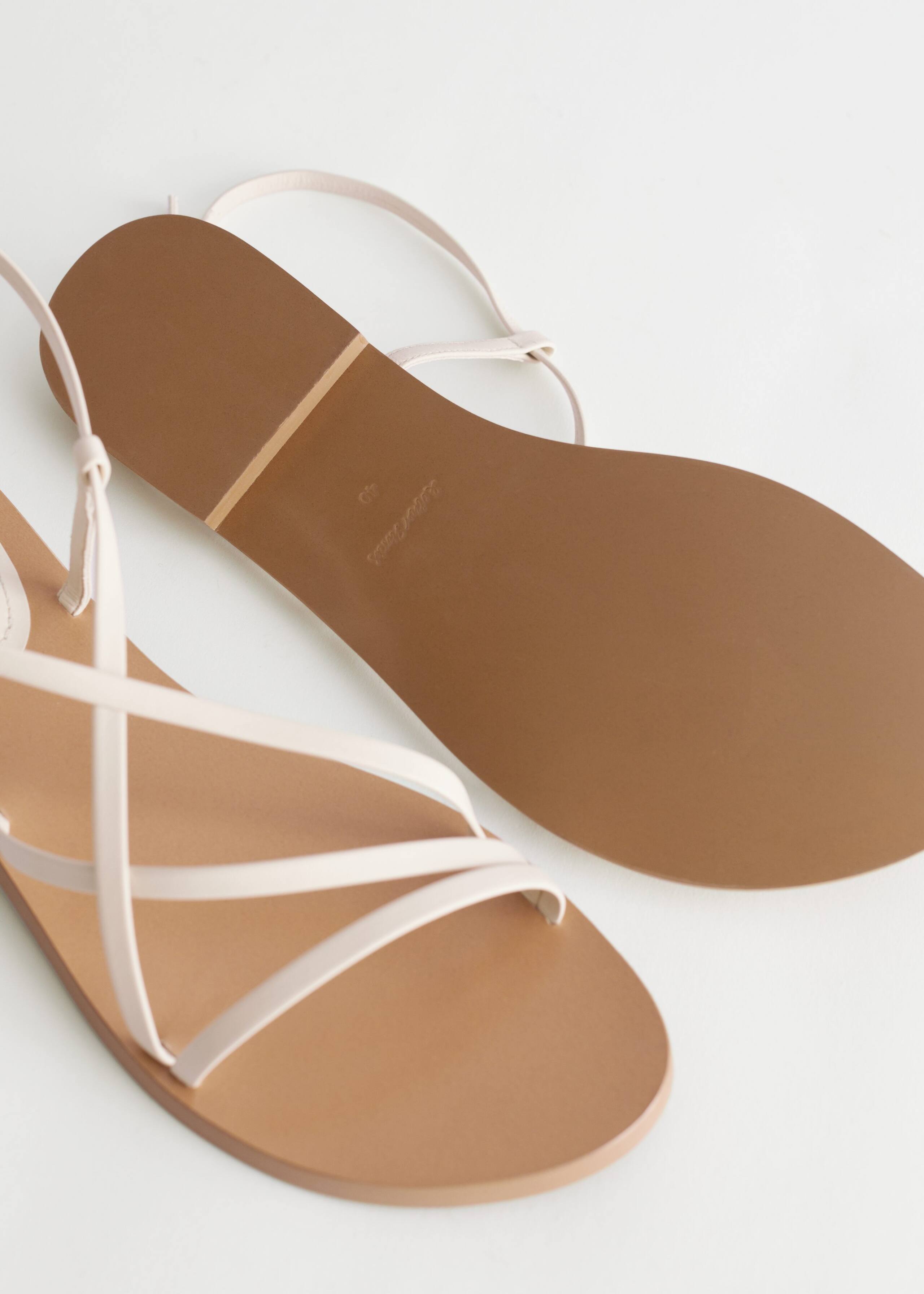 Strappy Leather Sandals - {{variantName}} - Detalle descriptivo