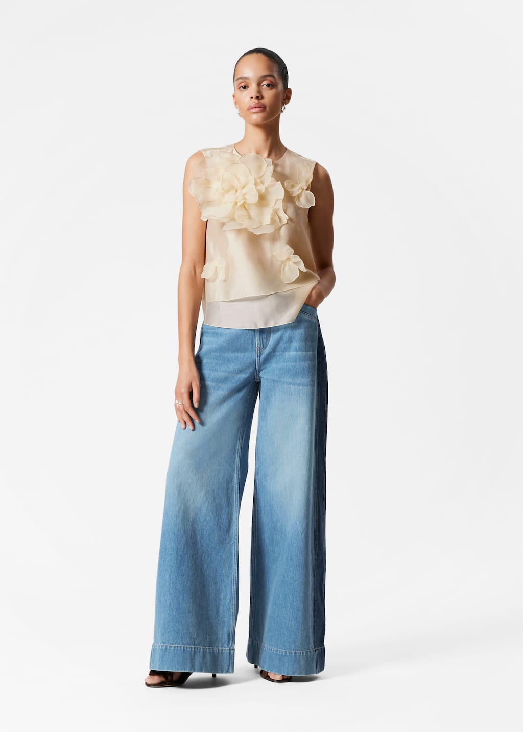 Haut à motifs floraux appliqués - Beige - Lookbook
