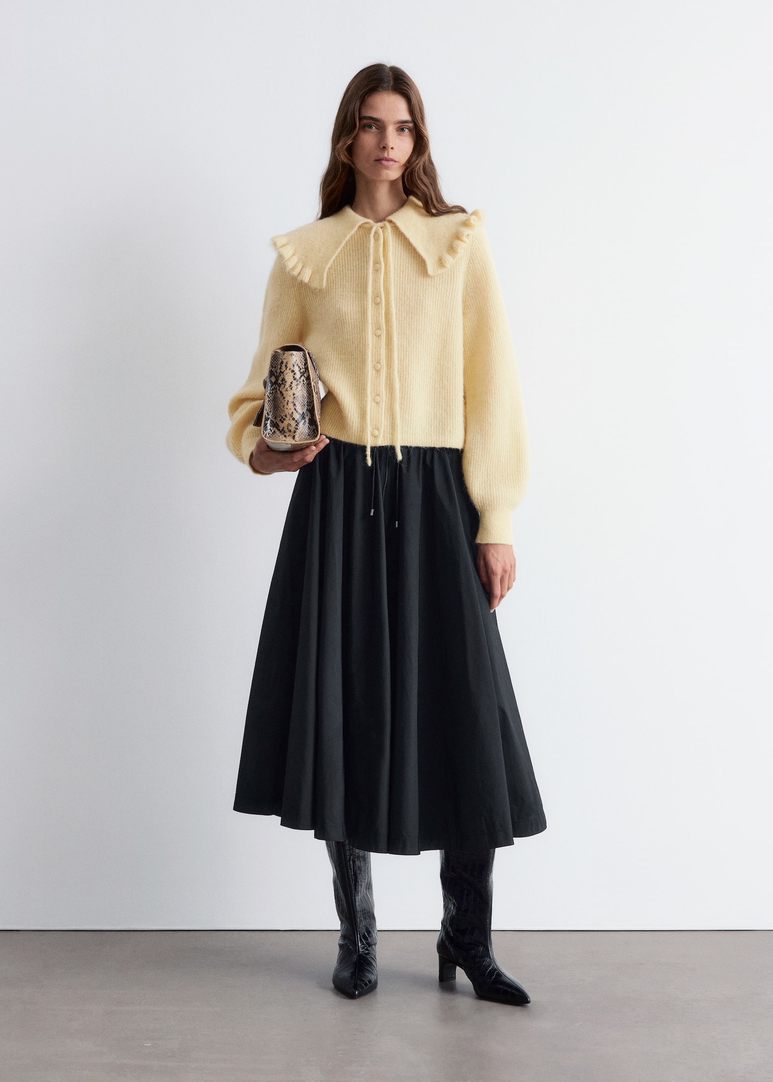 Peter Pan-collar Cardigan - Light Yellow