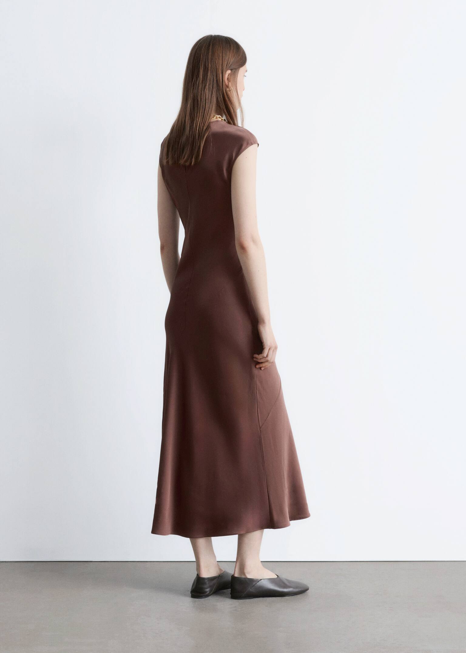 Вталена сатенена макси рокля - Кафяво/Тъмносиньо - 4