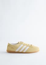 Light Yellow/White