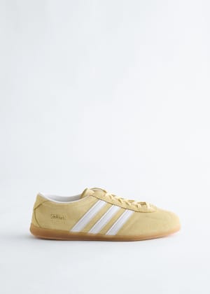 Light Yellow/White