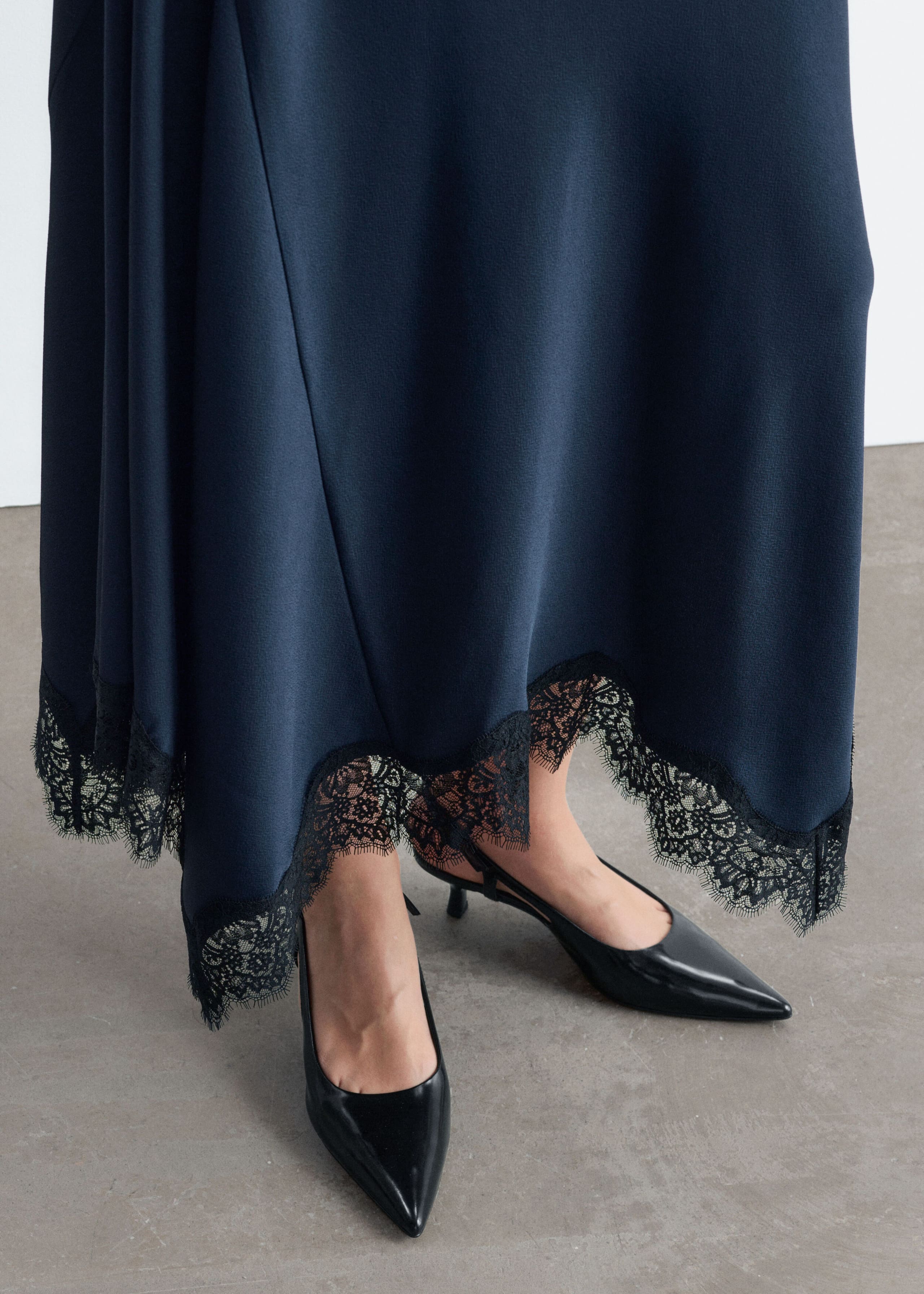 Gonna lunga con dettagli in pizzo - Blu scuro - Lookbook